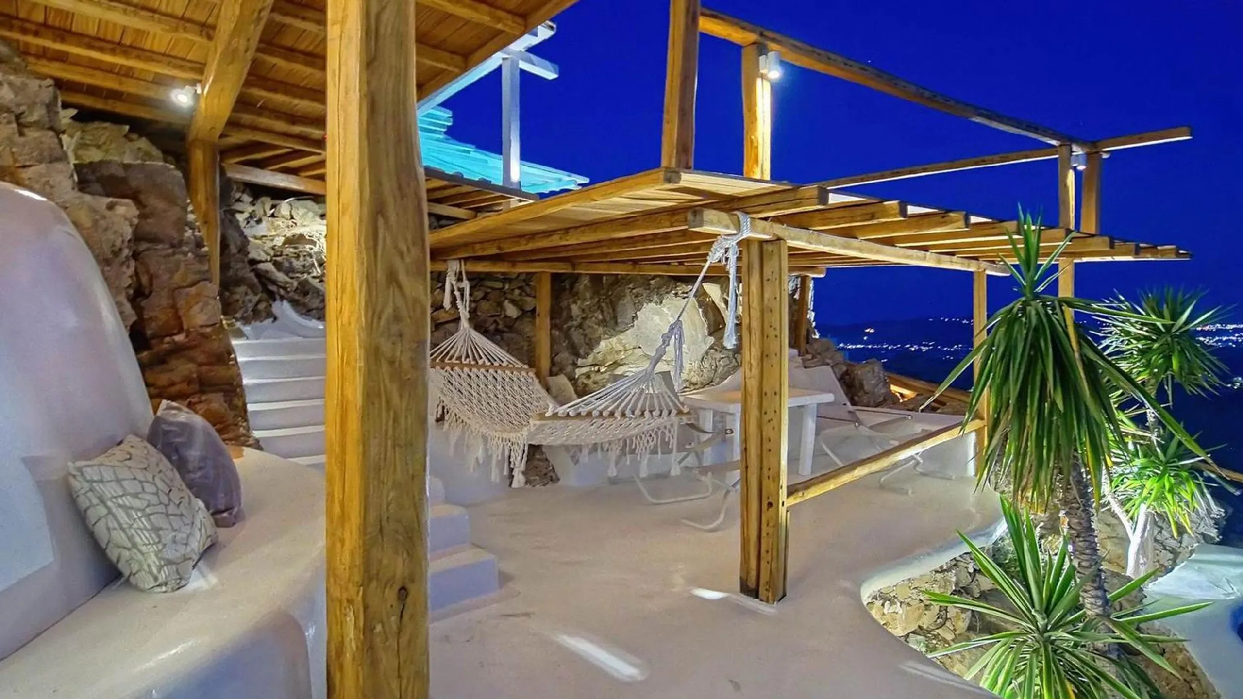 Lavish Oceanview Villa with Invigorating Infinity Pool VILLAWAY® — photograph 4