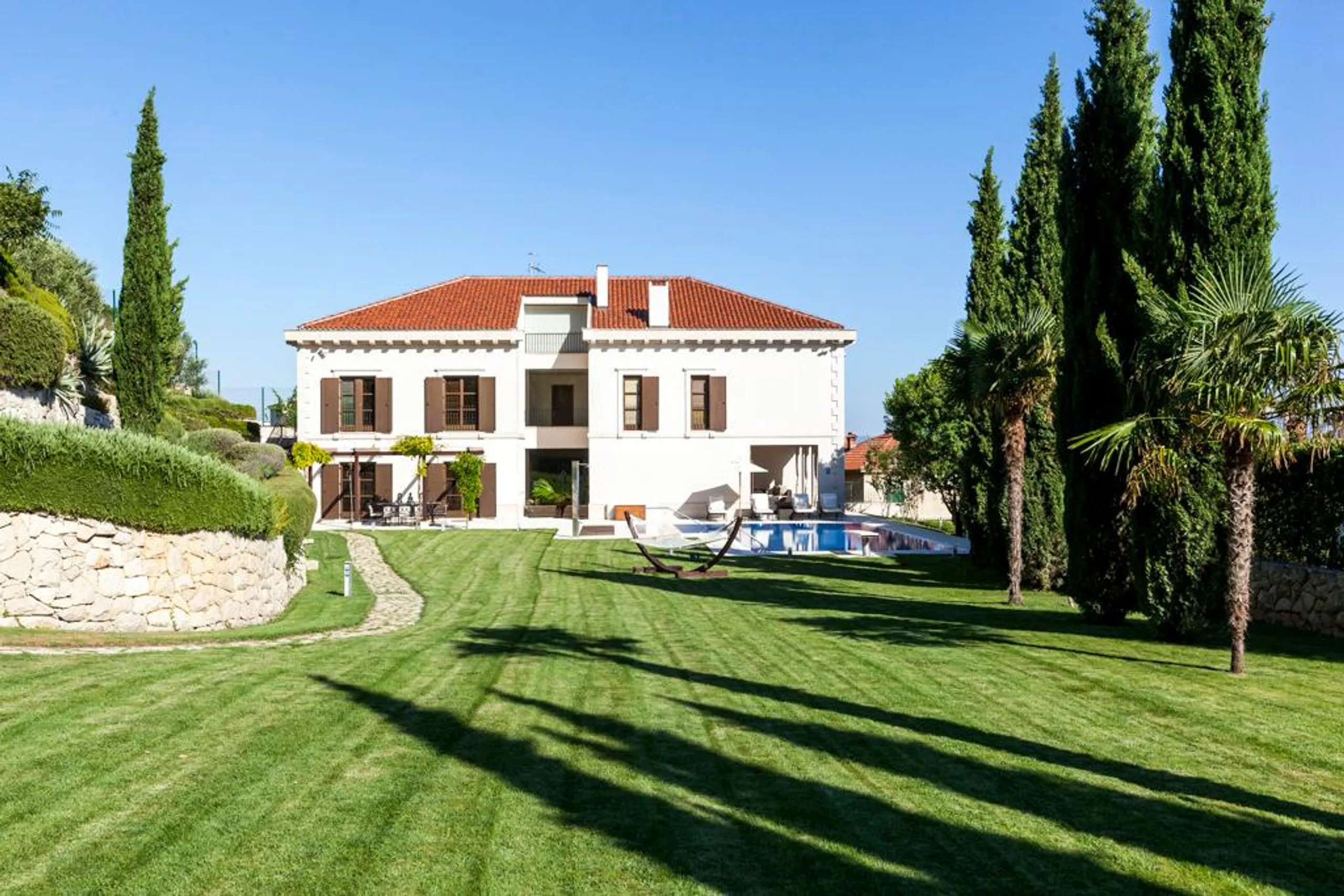 Elegant 4BR Villa with Pool and Adriatic Ocean Views — photograph 3
