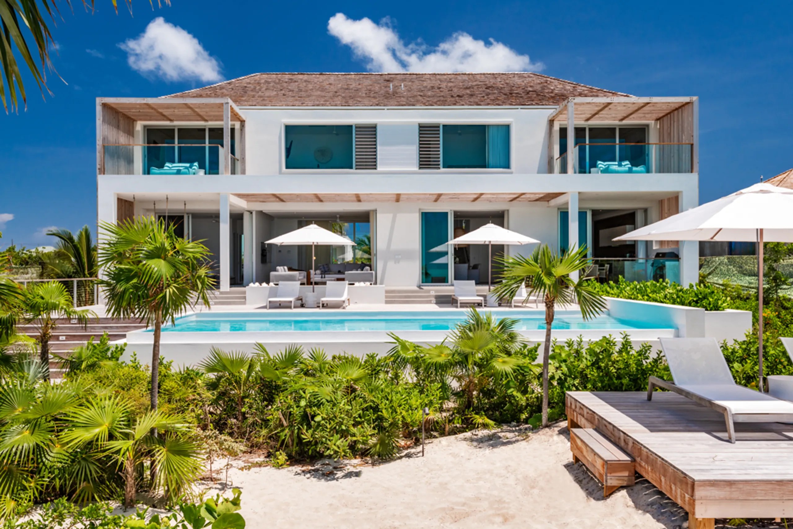 Stunning Contemporary Design Long Bay Villa with Infinity Pool and Views, Long Bay Beach