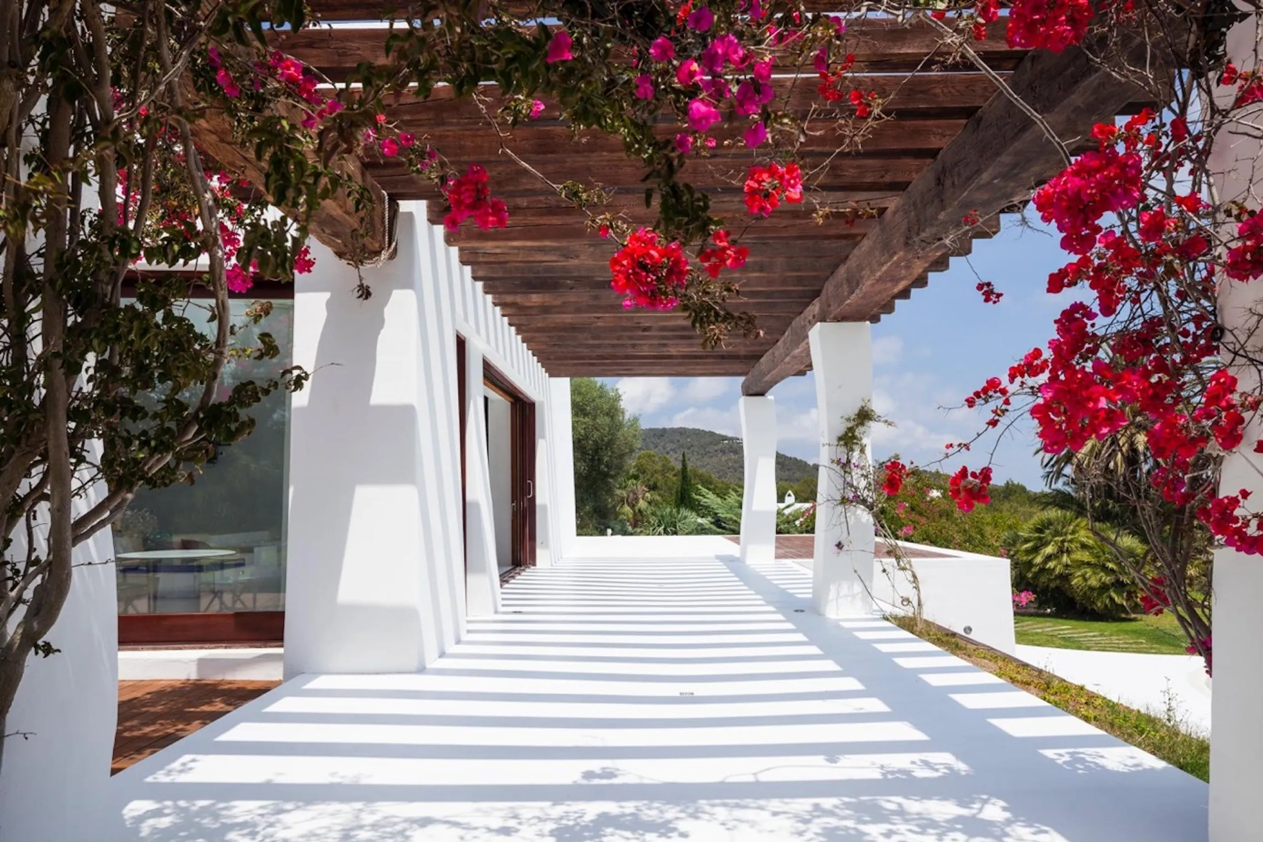 Superb Infinity View Villa with Private Pool and Sun Deck — photograph 3
