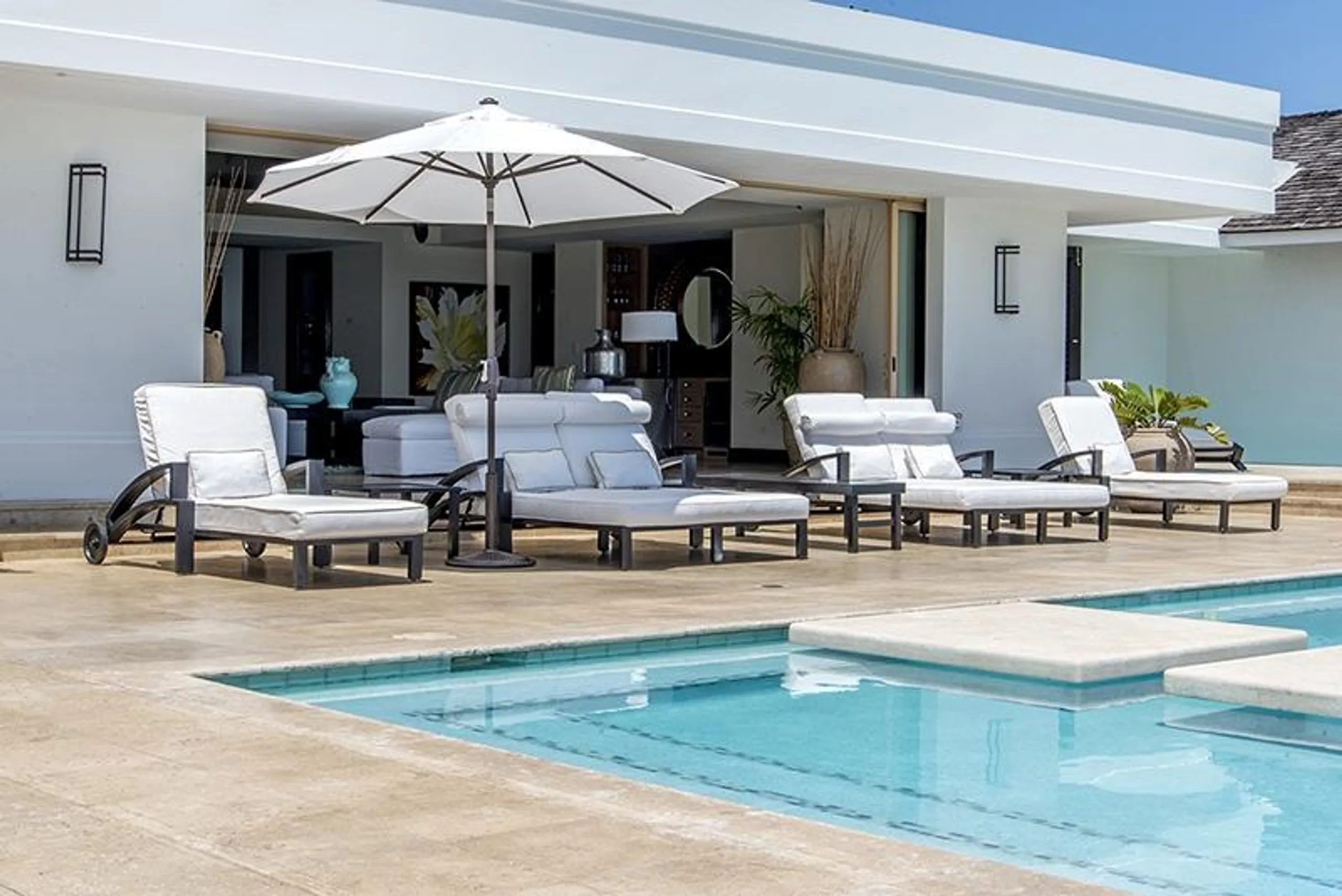 Stunning Seaview Villa with Infinity Pool and Jacuzzi — photograph 2
