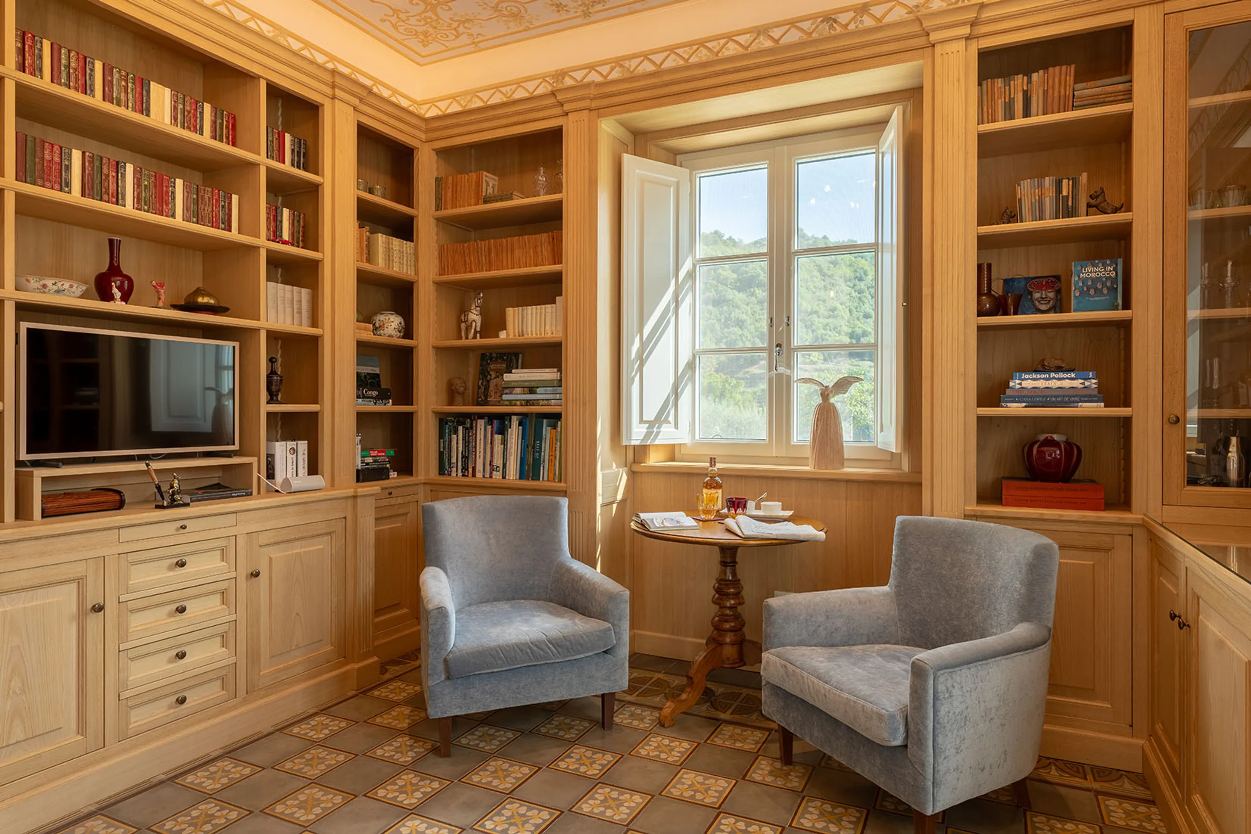 Sumptuous Tuscan Estate with Heated Pool, Saunaa and Helipad — photograph 10