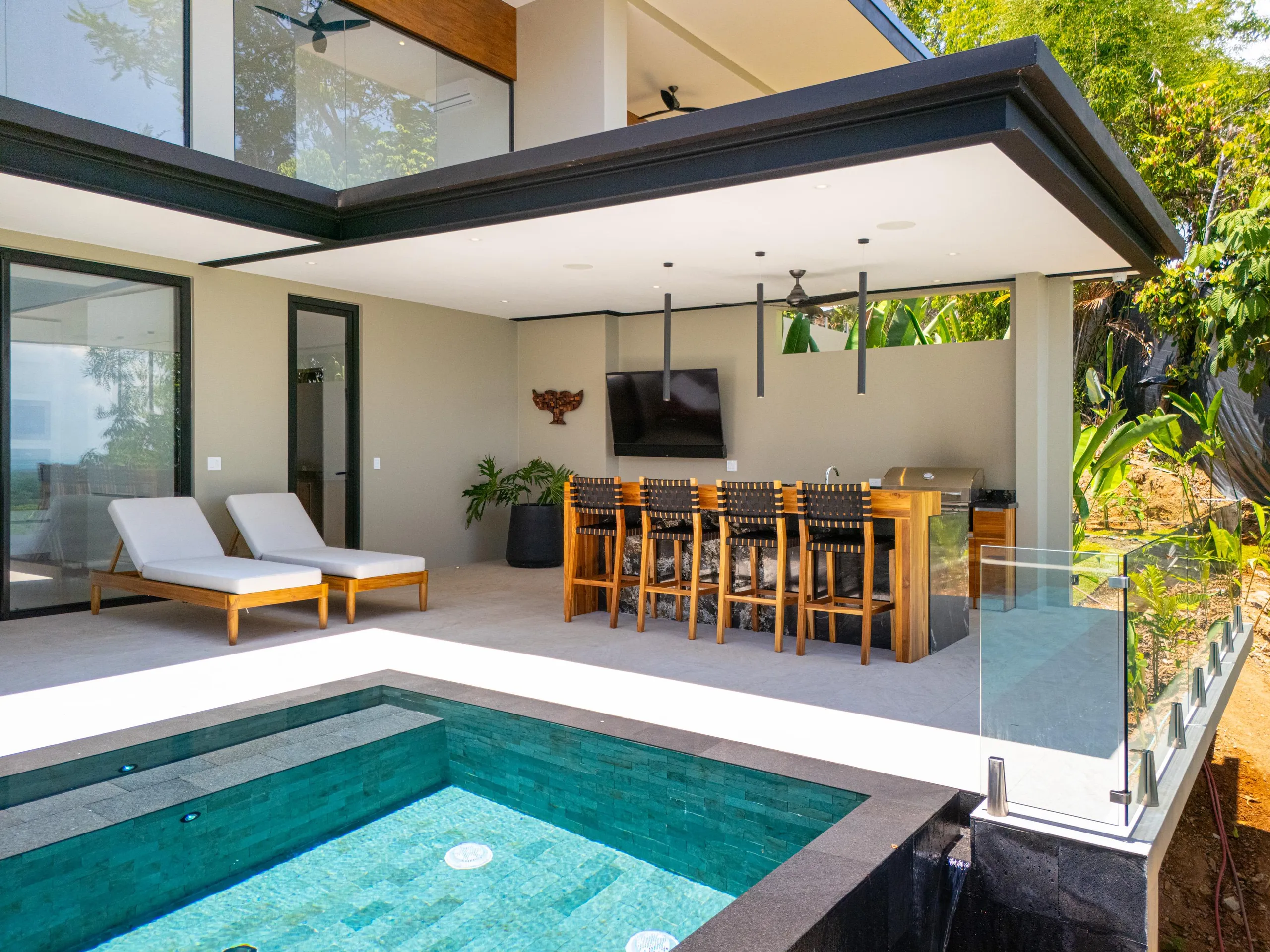 Top-Notch Villa with Infinity Pool, Jacuzzi, and Stunning Ocean Views — photograph 10