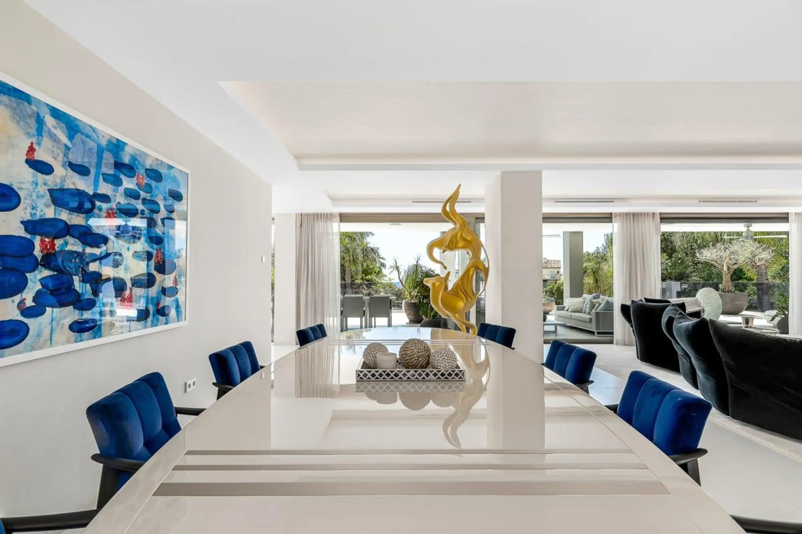Serene Sea View Estate with Luxe Pool and Gorgeous Views — photograph 9