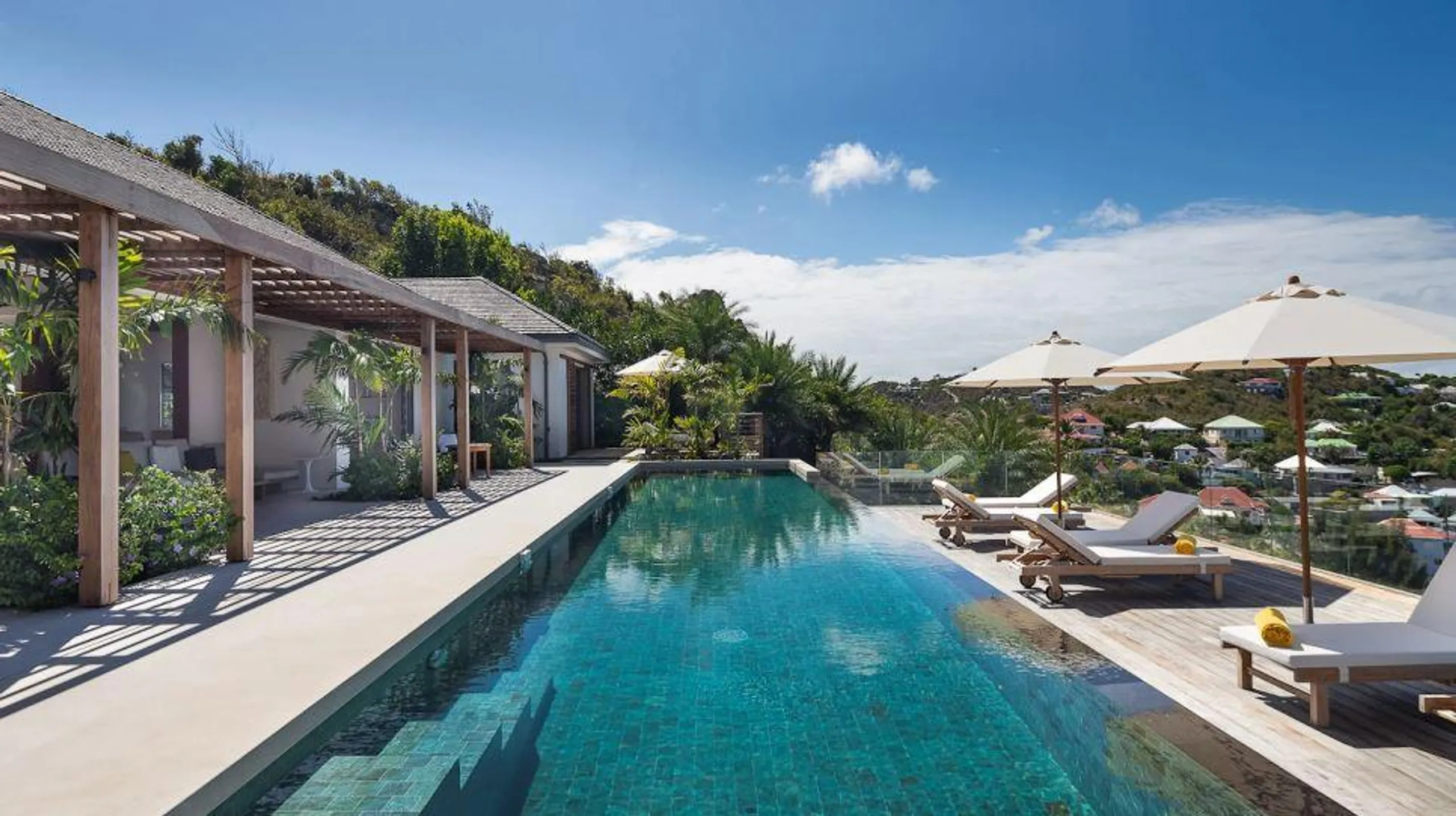 Elegant Oasis Villa with Gorgeous Pool and Stunning Views — photograph 7