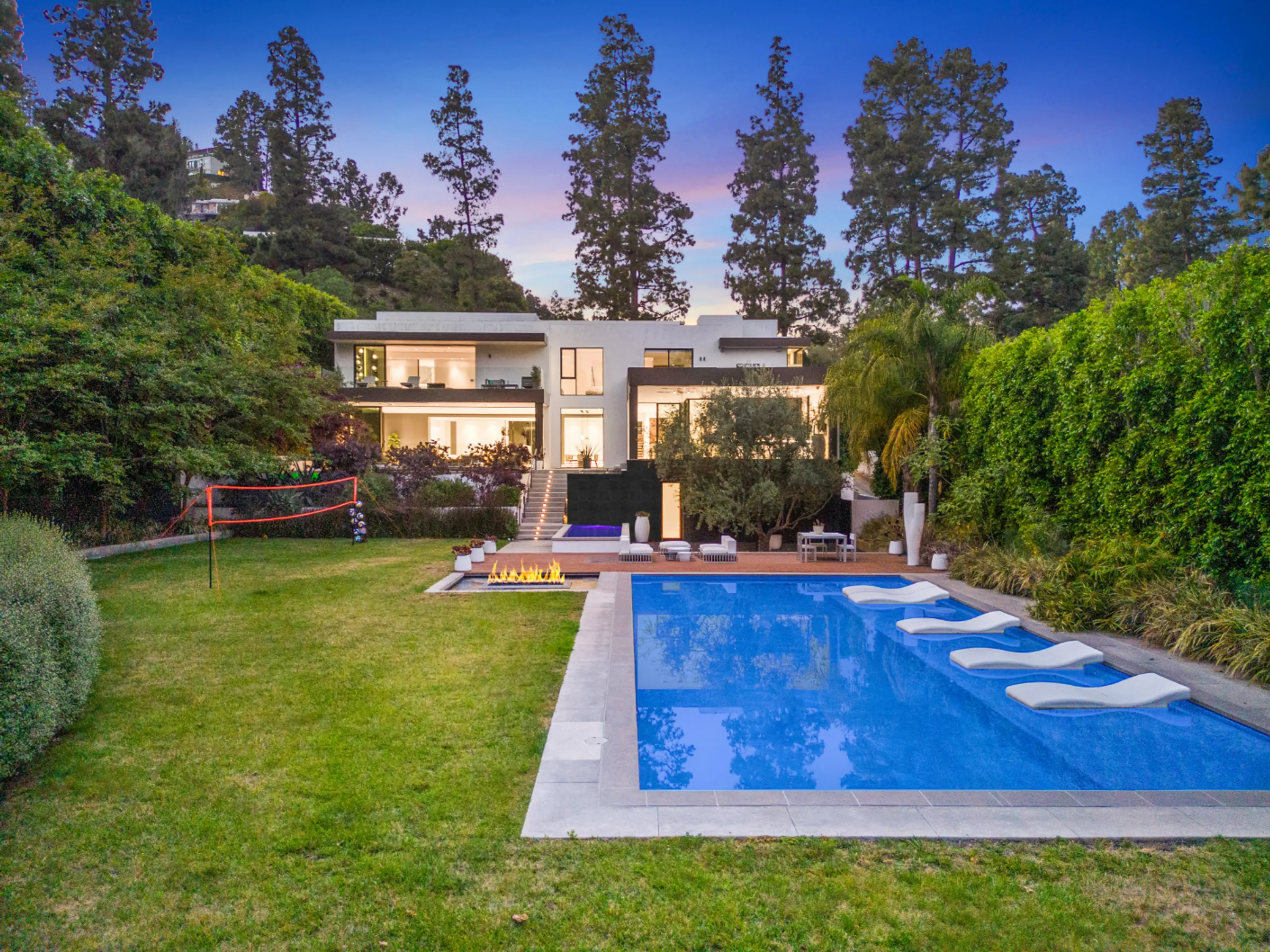 Marvelous Beverly Hills Villa with Private Pool, Spa, and Theater in Beverly Hills