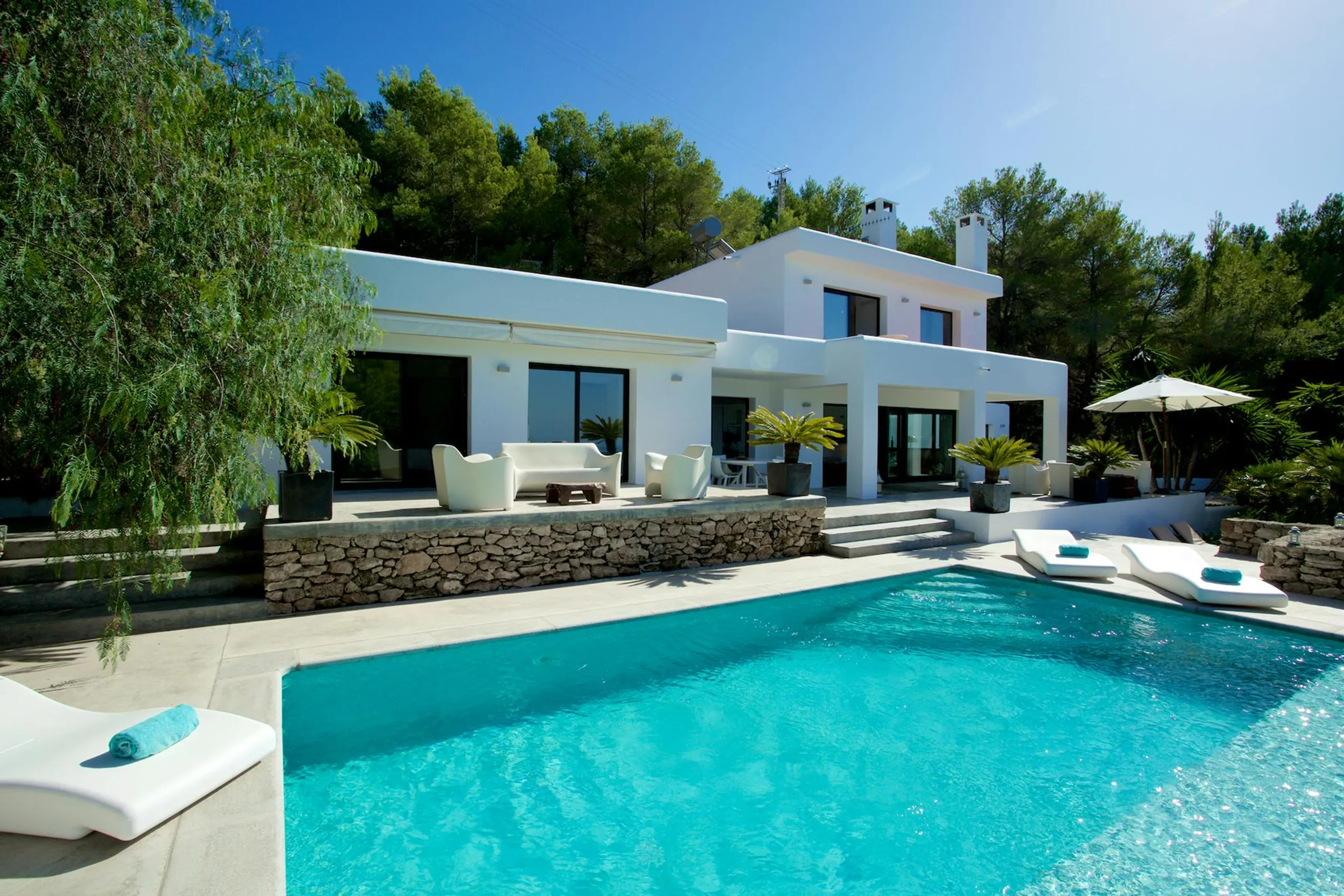 Luminous Contemporary Villa in Ibiza with Private Pool and Ocean Views, Ibiza