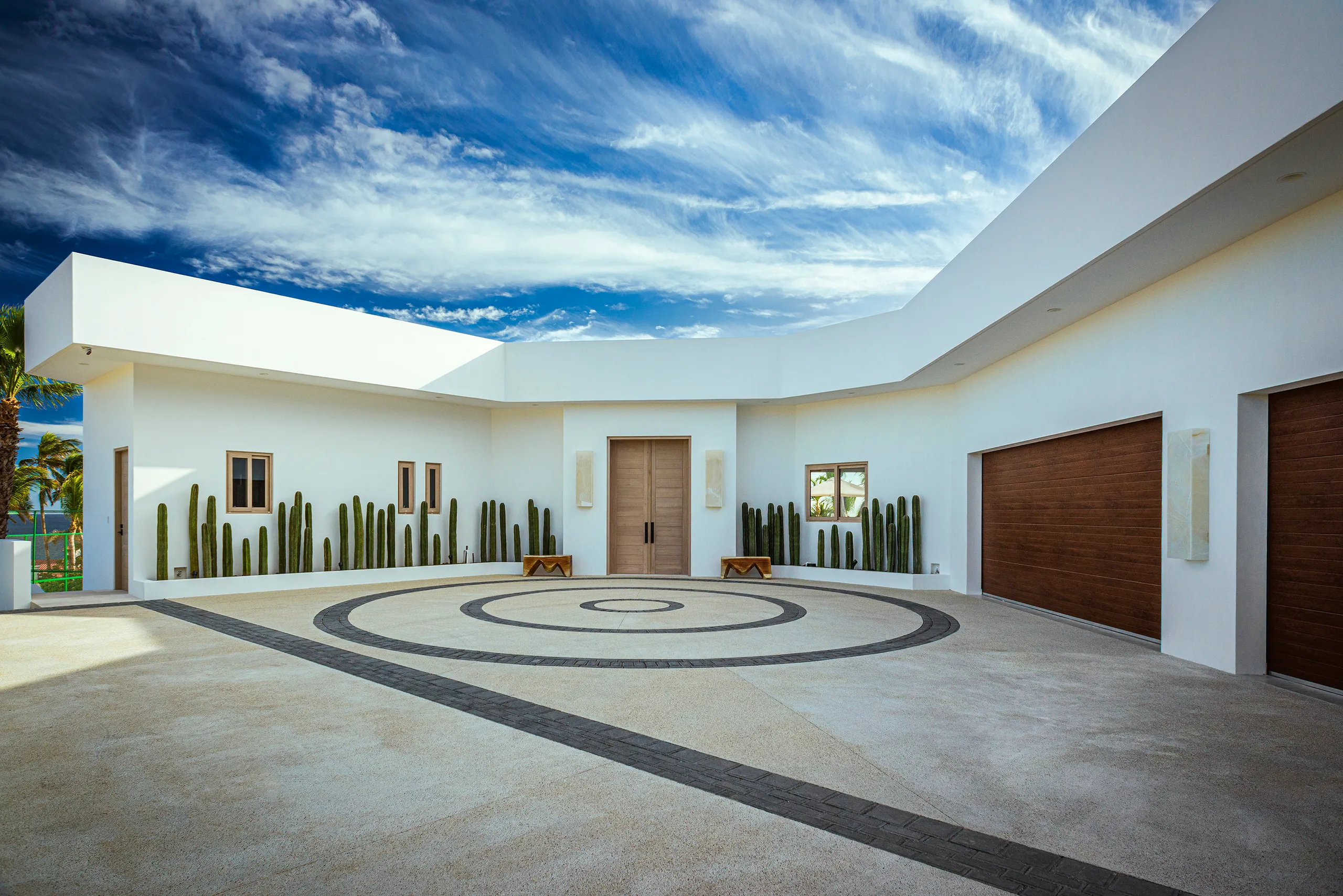 Modern Contemporary UltraLuxe Villa with Pool and Ocean Views — photograph 4