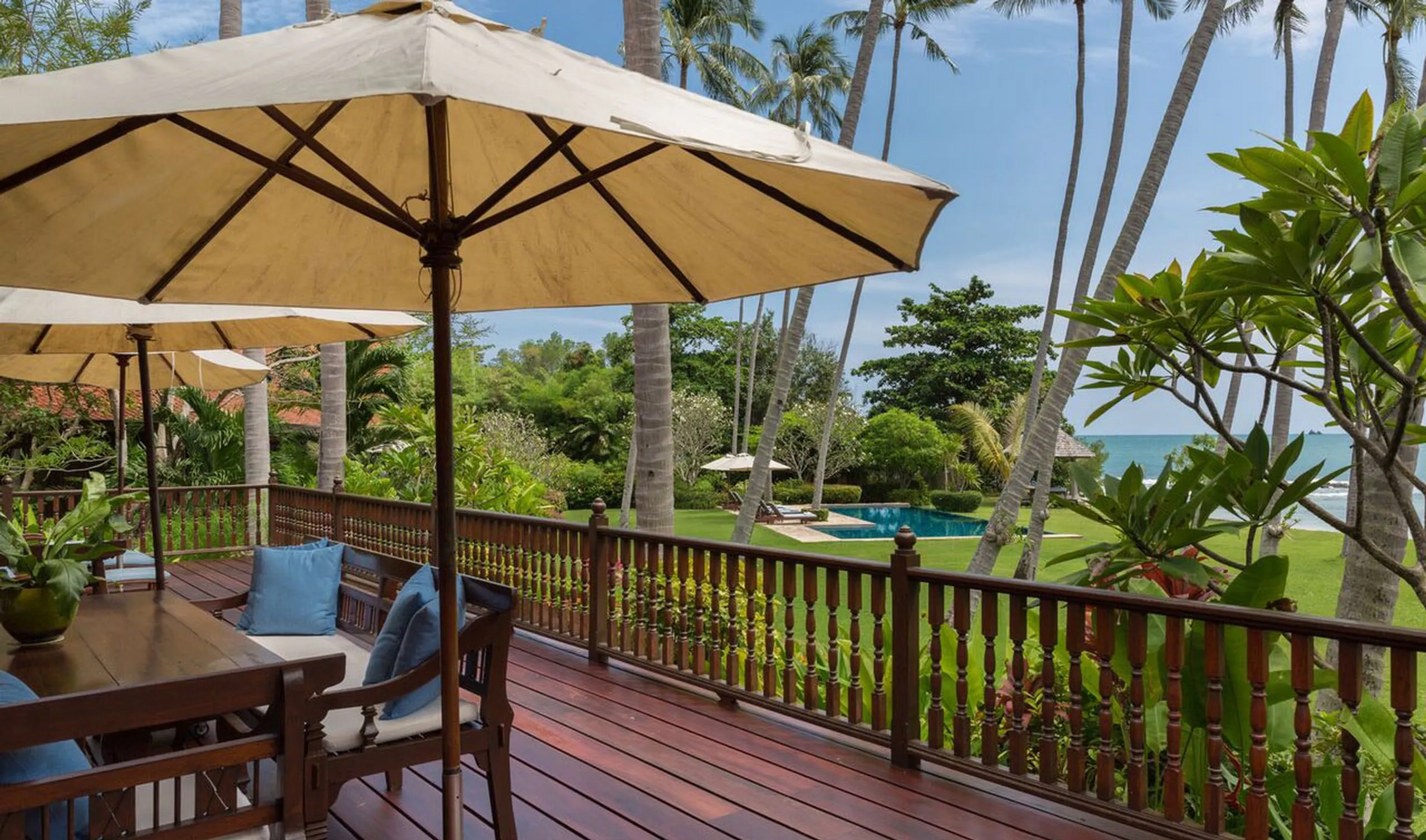 Serene Beachfront Estate with Private Pool and Teakwood Pavilions — photograph 10