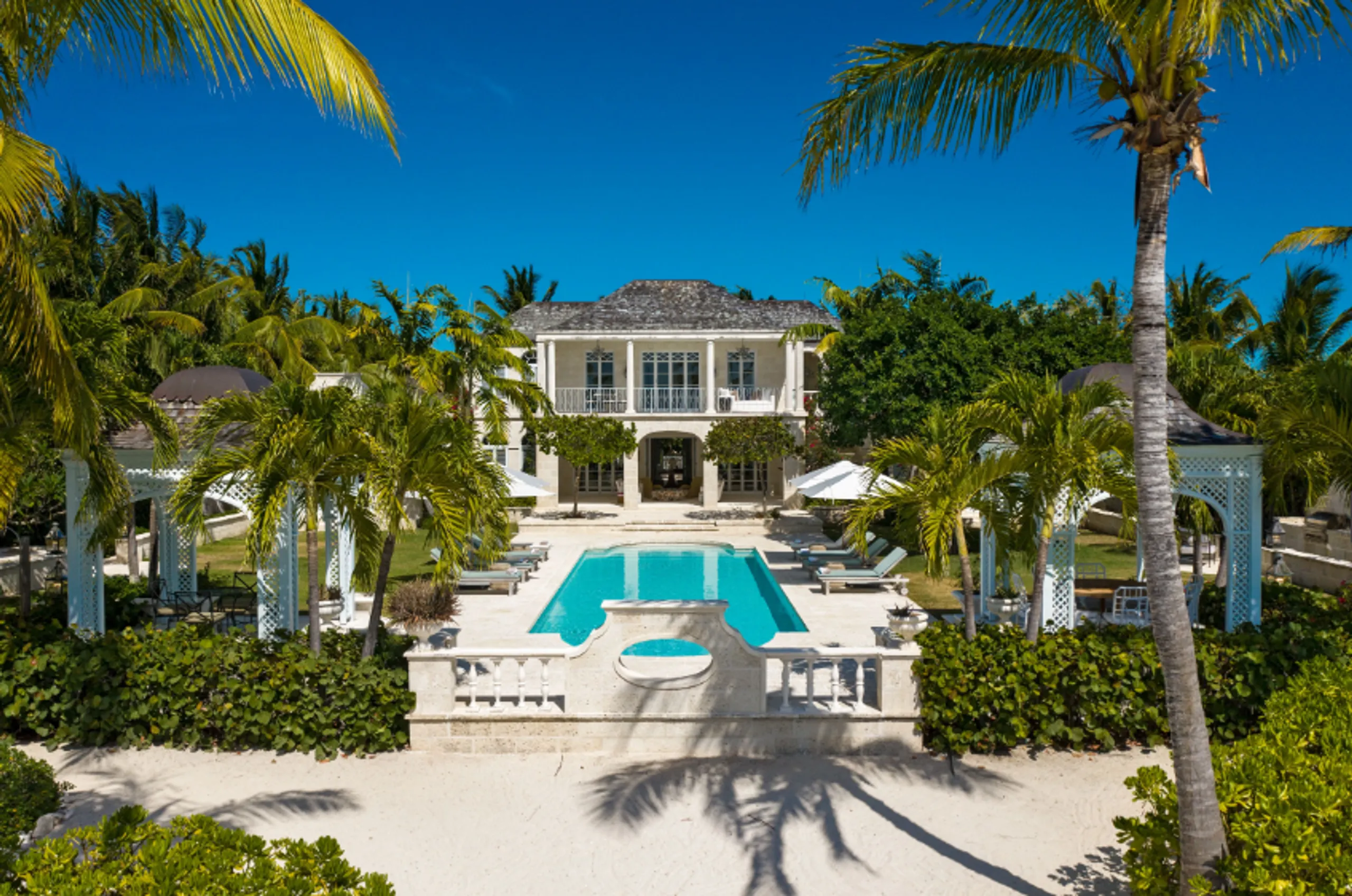 Ocean Front Grand Luxury Oasis with Private Pool and Ocean Views — photograph 4