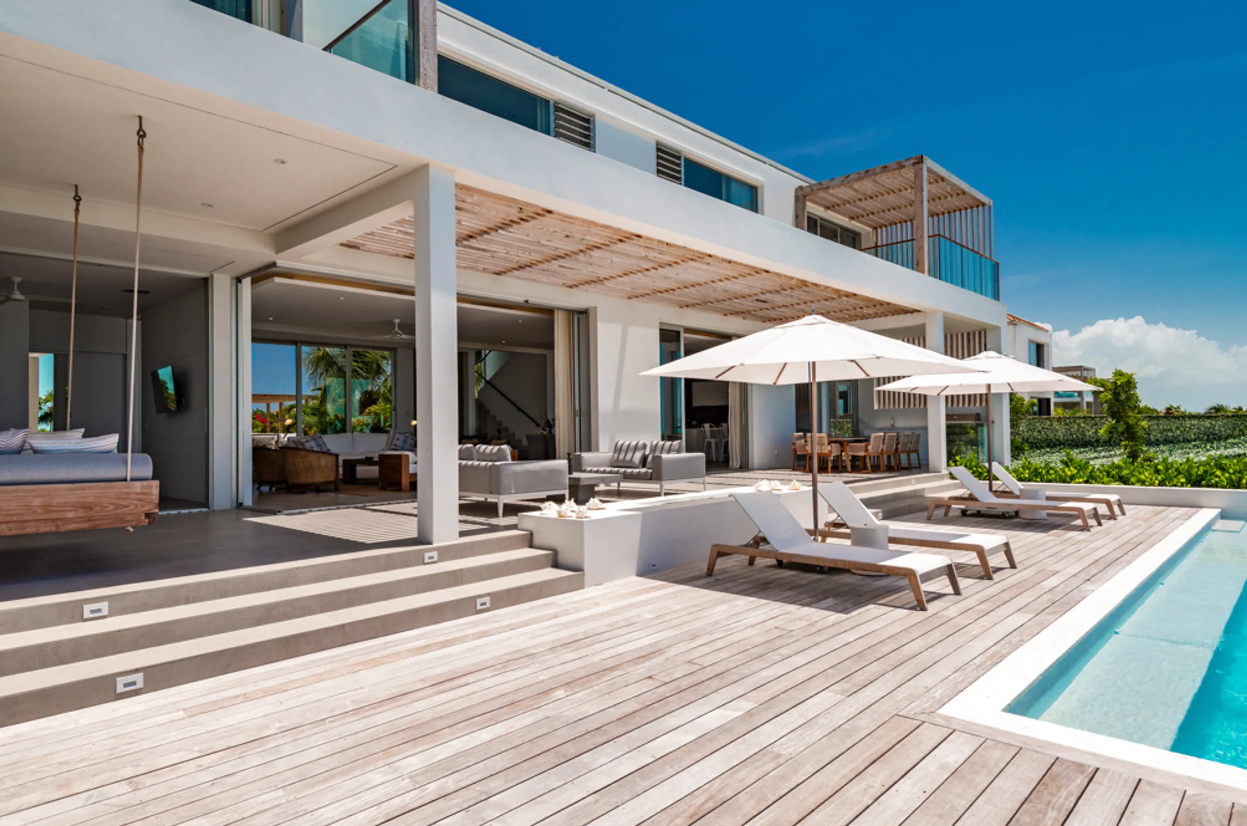 Stunning Contemporary Design Long Bay Villa with Infinity Pool and Views — photograph 3