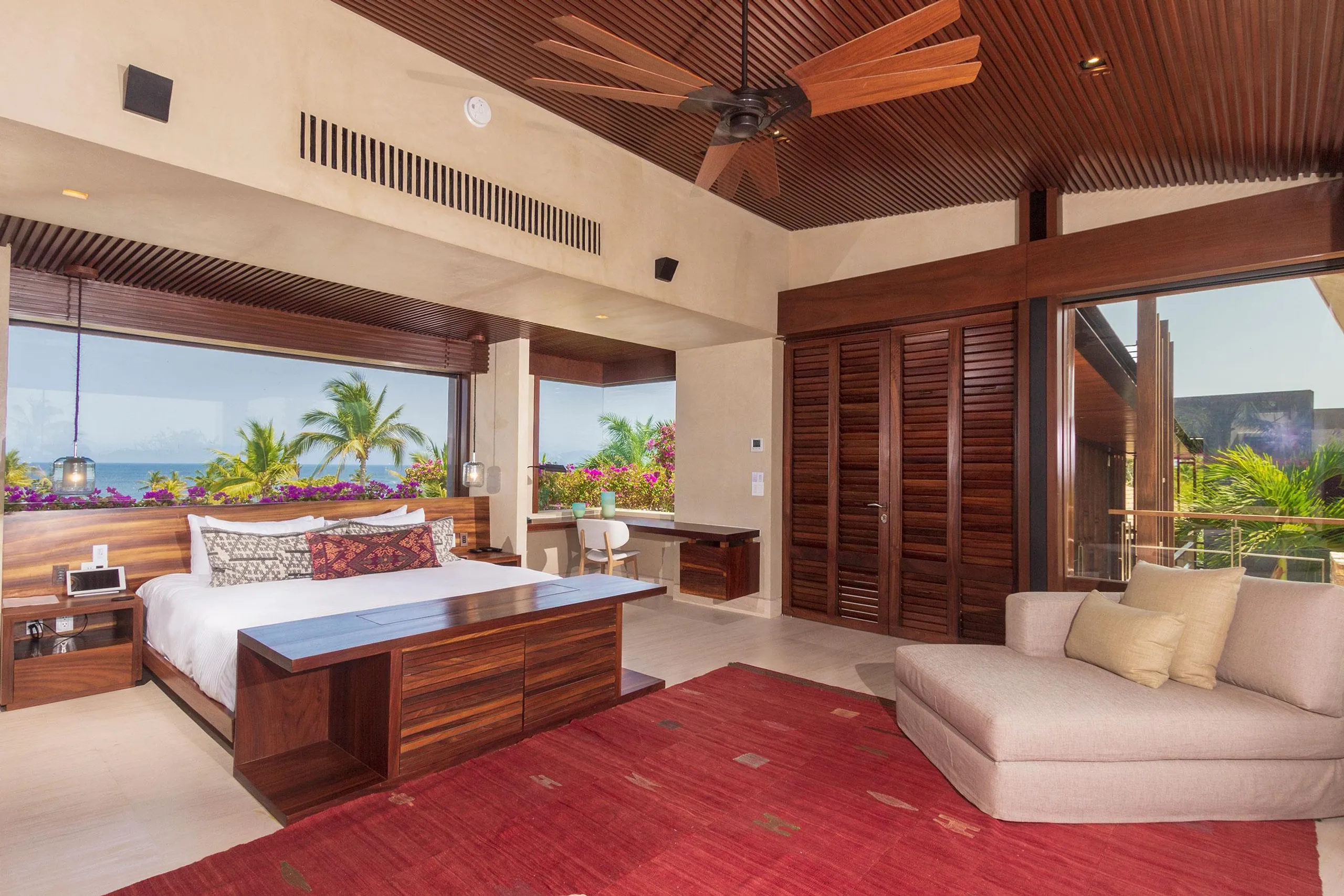 Gorgeous Lagos Del Mar Estate with Grand Infinity Pool and Incredible Views — photograph 8