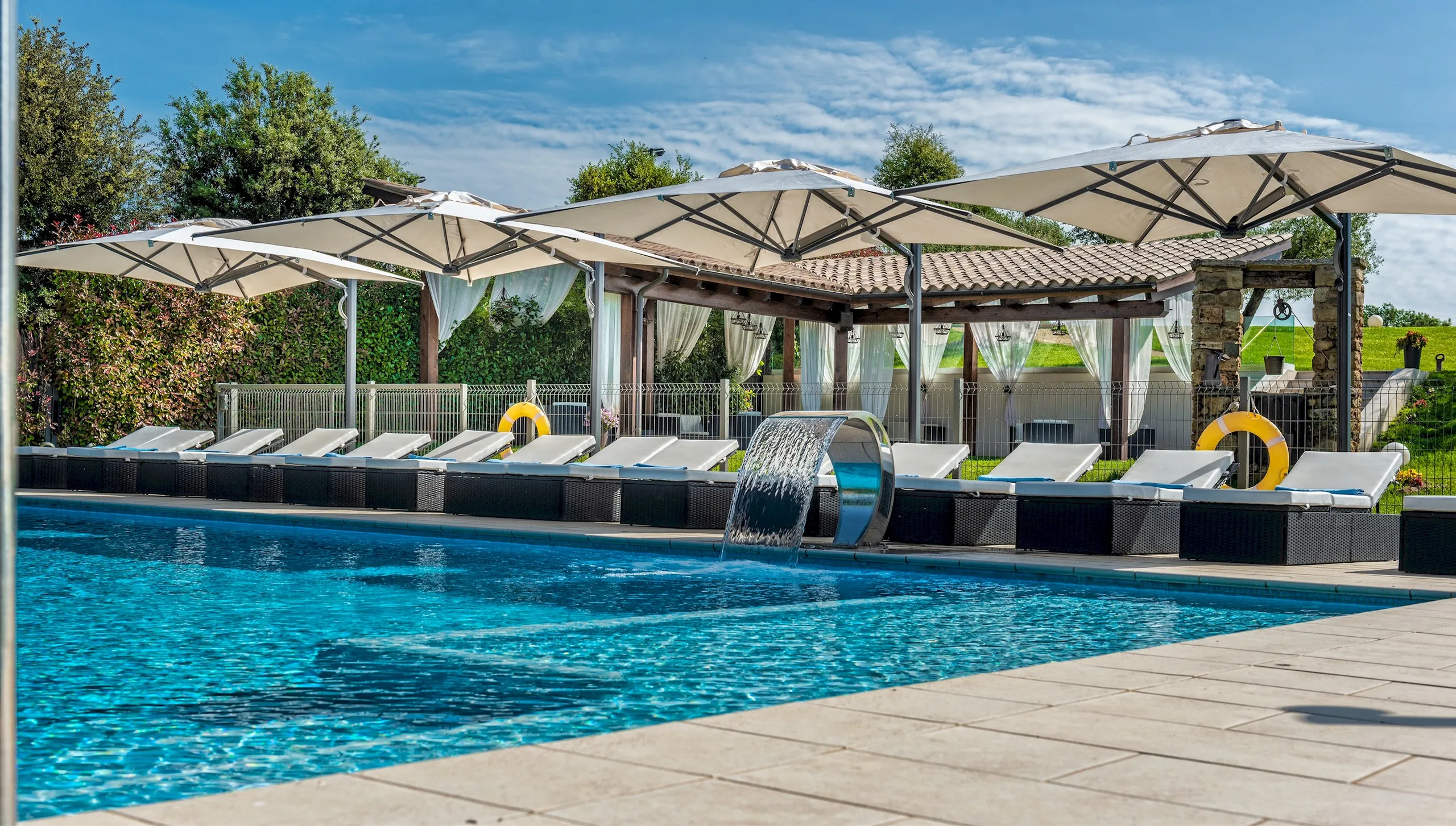 Stunning Costa Brava Villa with Incredible Pool and Views — photograph 4