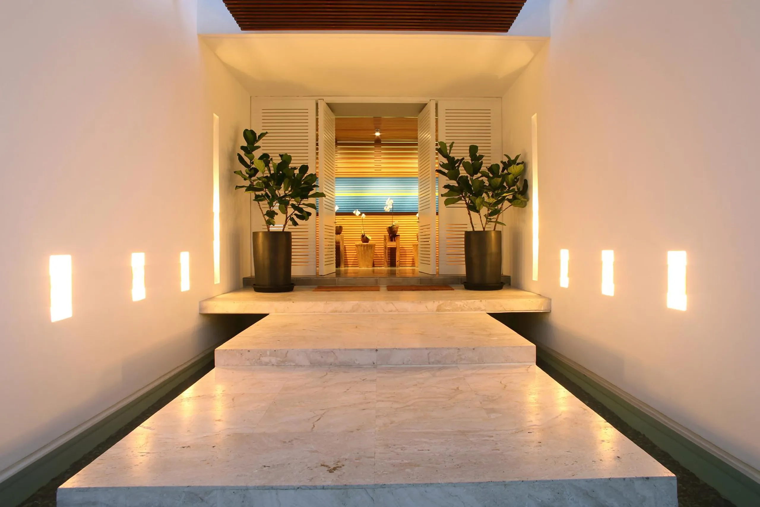 Stunning Oceanfront Modern Villa with Private Pool — photograph 3