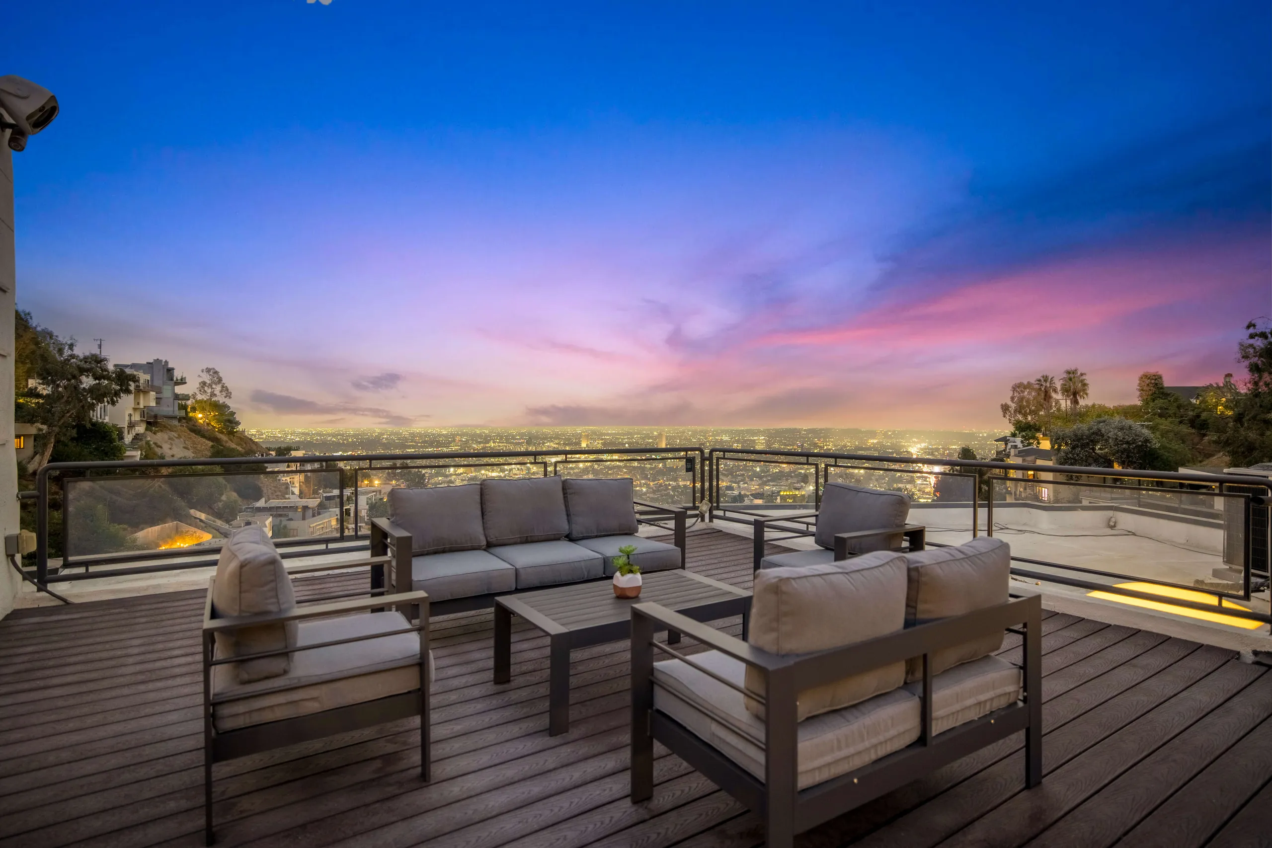Hollywood Hils Mediterranean View Villa with Private Pool — photograph 4