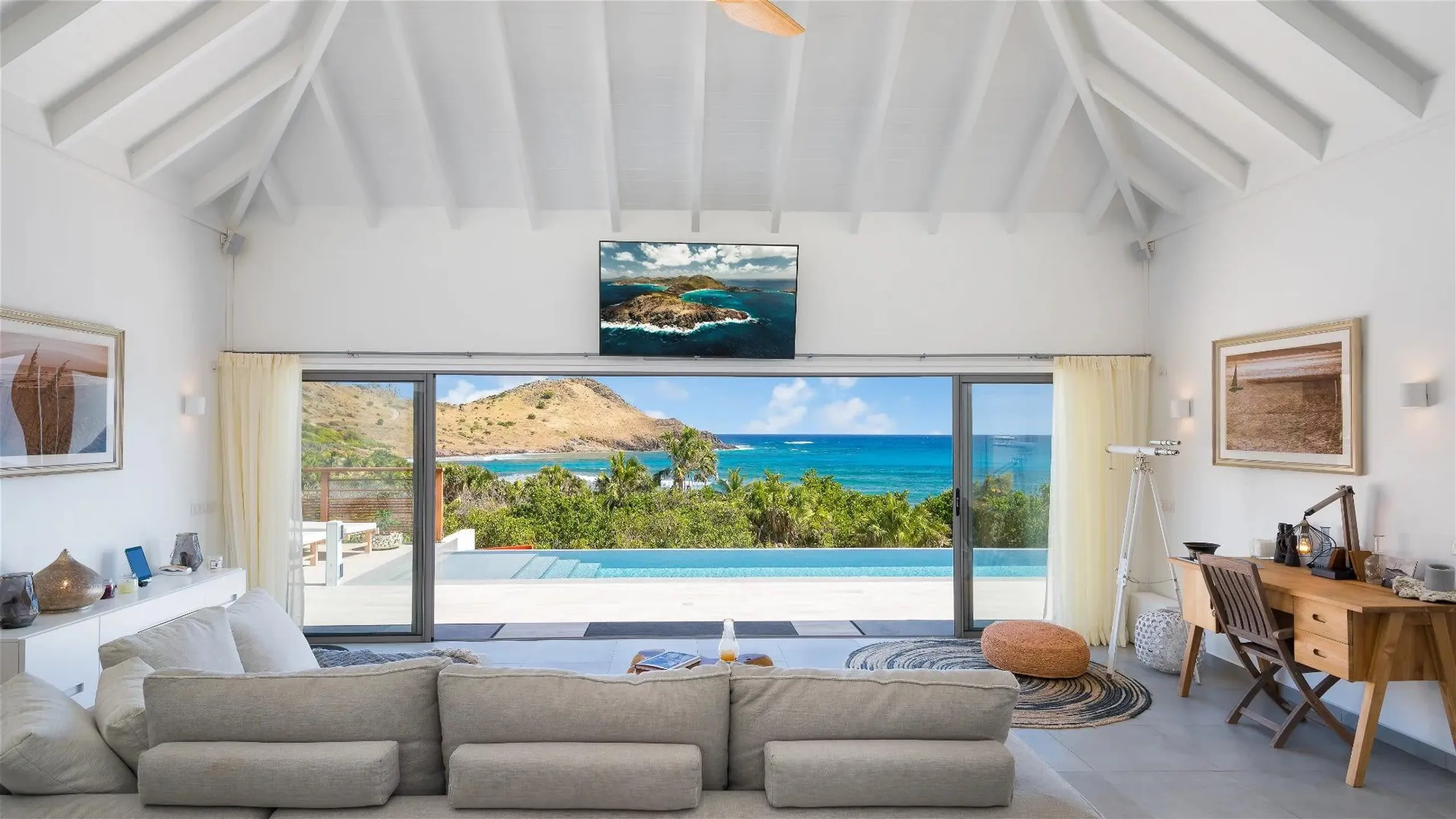 Captivating Caribbean Villa with Infinity Pool — photograph 6