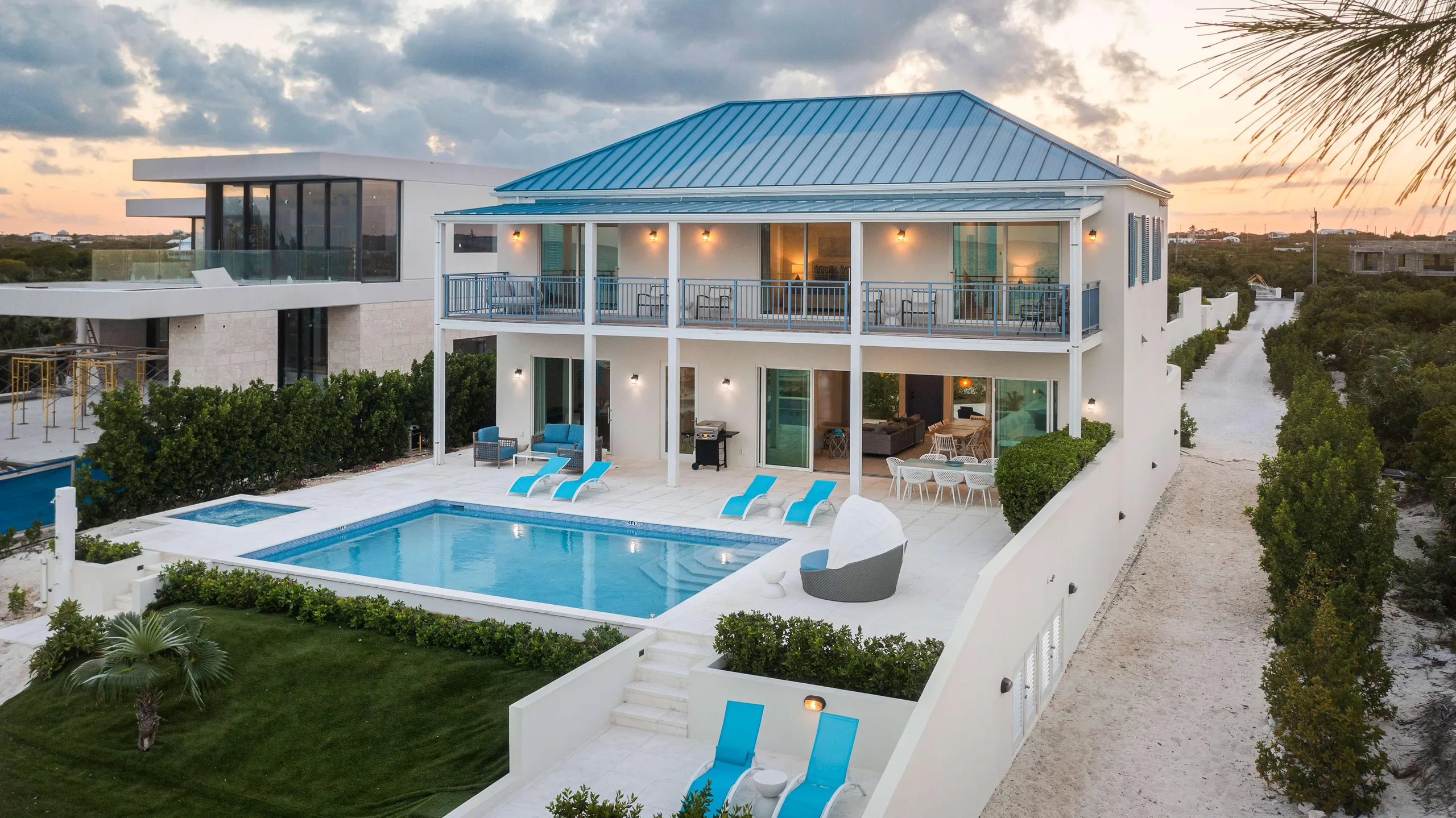 Relaxing Beach Villa with Private Pool on Long Bay Beach, Long Bay Beach