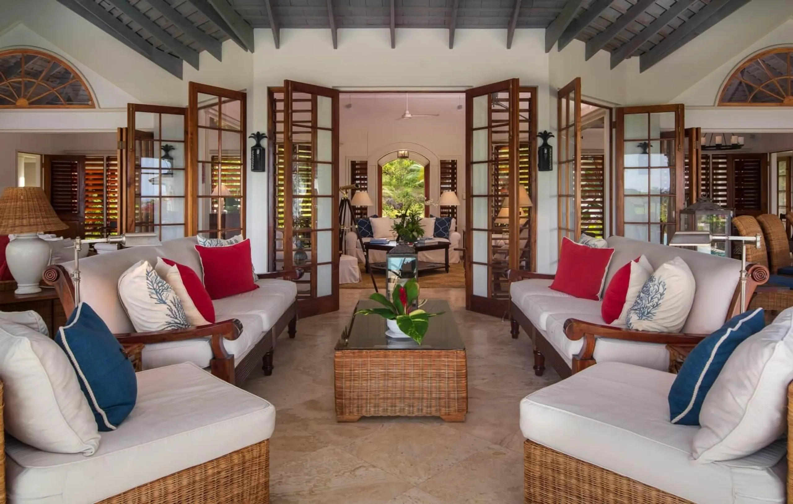Posh Paradise Villa with Private Pool, Gazebo, and Stunning Ocean Views — photograph 6