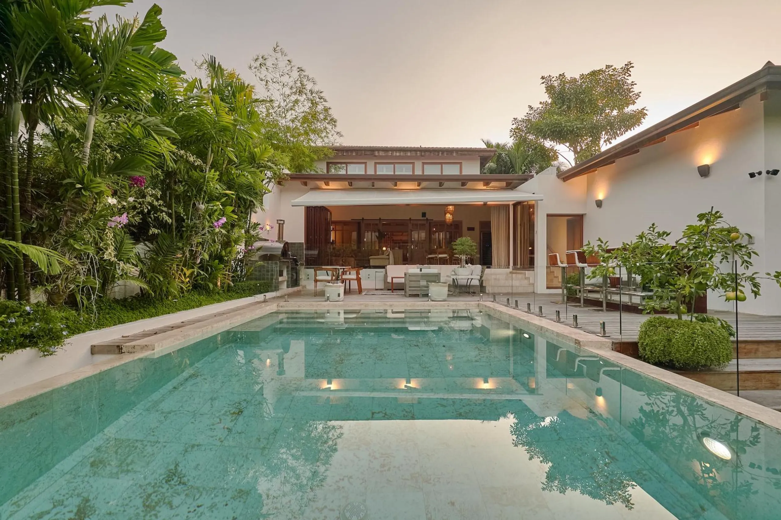 Glorious 4BR Villa with Heated Pool and the Marina Nearby, La Romana