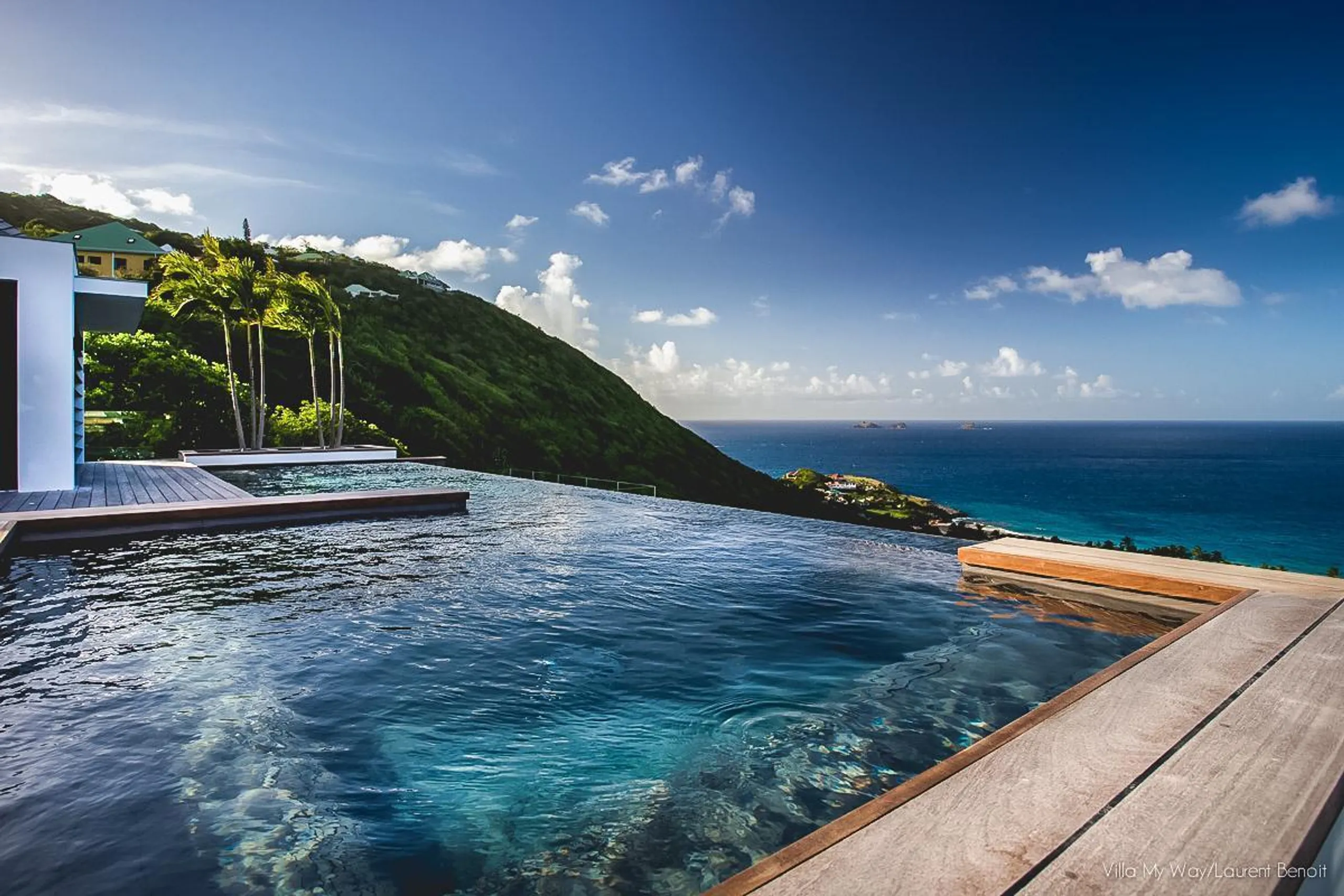 Contemporary Colombier Oceanview Villa with Infinity Pool and Fitness Room — photograph 9