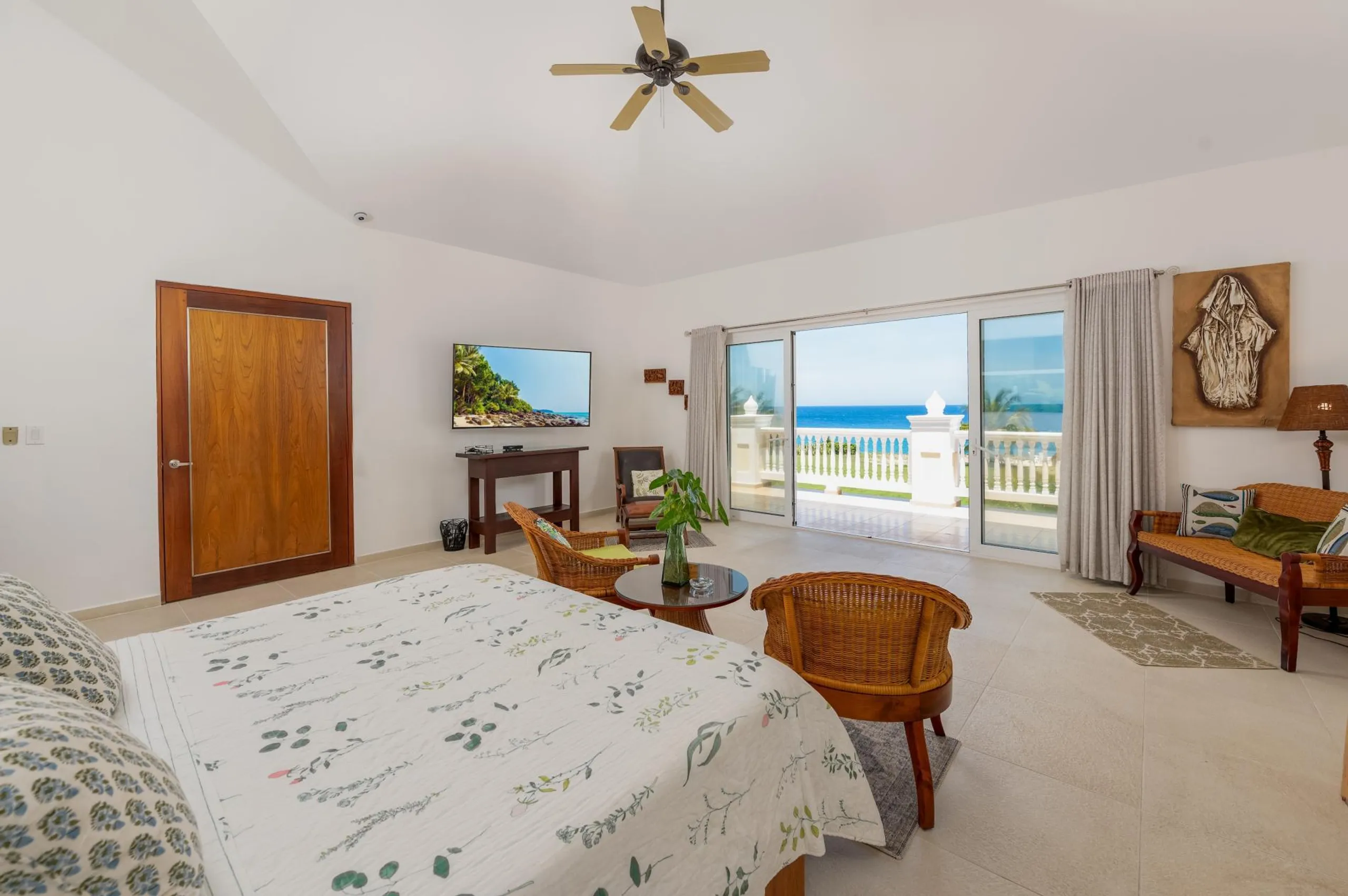 Deluxe Puerto Plata Estate with Walks to Beach — photograph 9