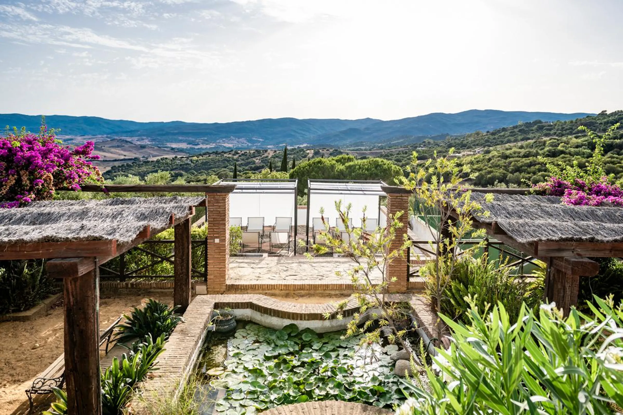Resplendent Spanish Villa with Private Pool, Jacuzzi, and Panoramic Countryside Views — photograph 11