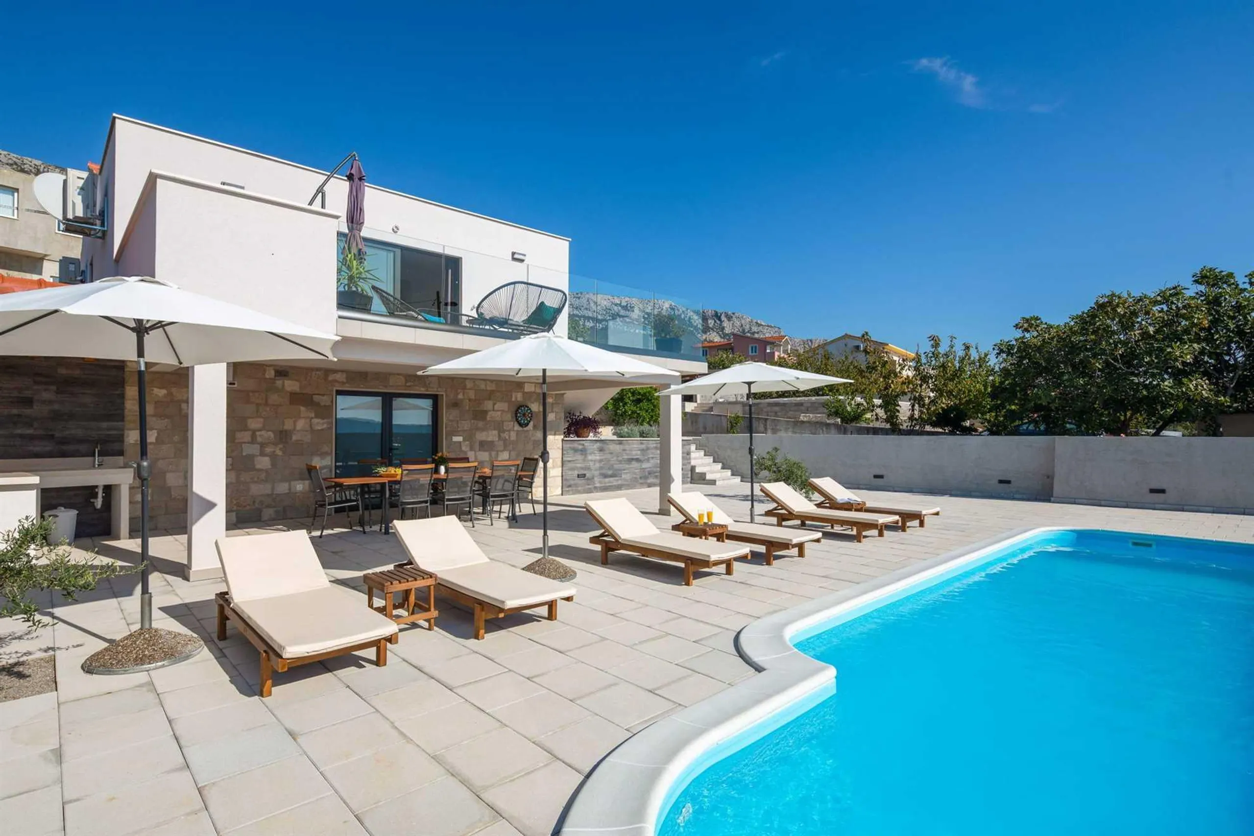 Stylish Adriatic Sea Villa with Private Pool and Amazing Views — photograph 3