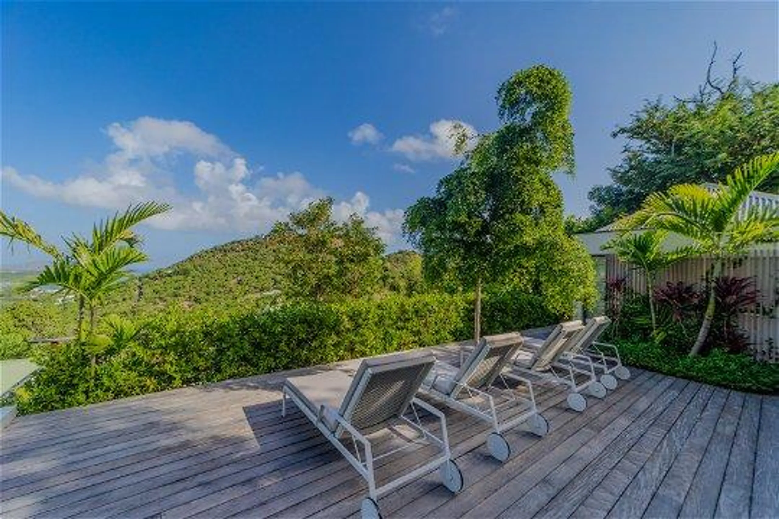 Calming Caribbean Villa with Private Heated Pool and Hill Views — photograph 5
