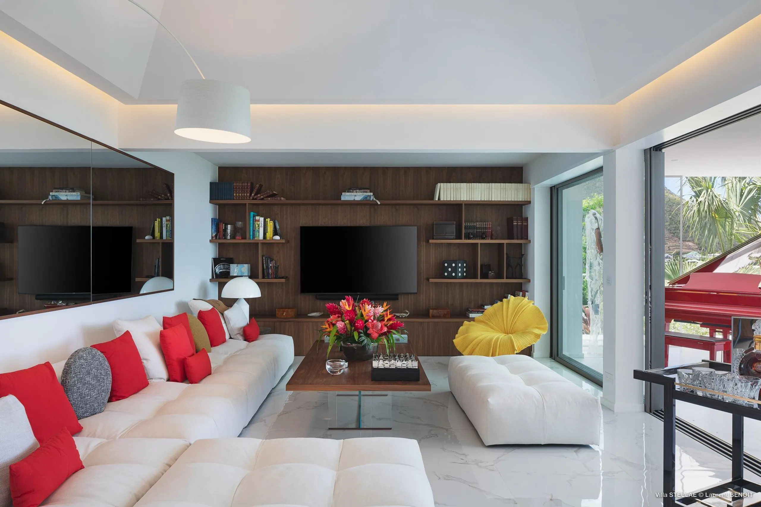 Extraordinary Luxury Estate with Infinity Pool and Sweeping Ocean Views — photograph 8