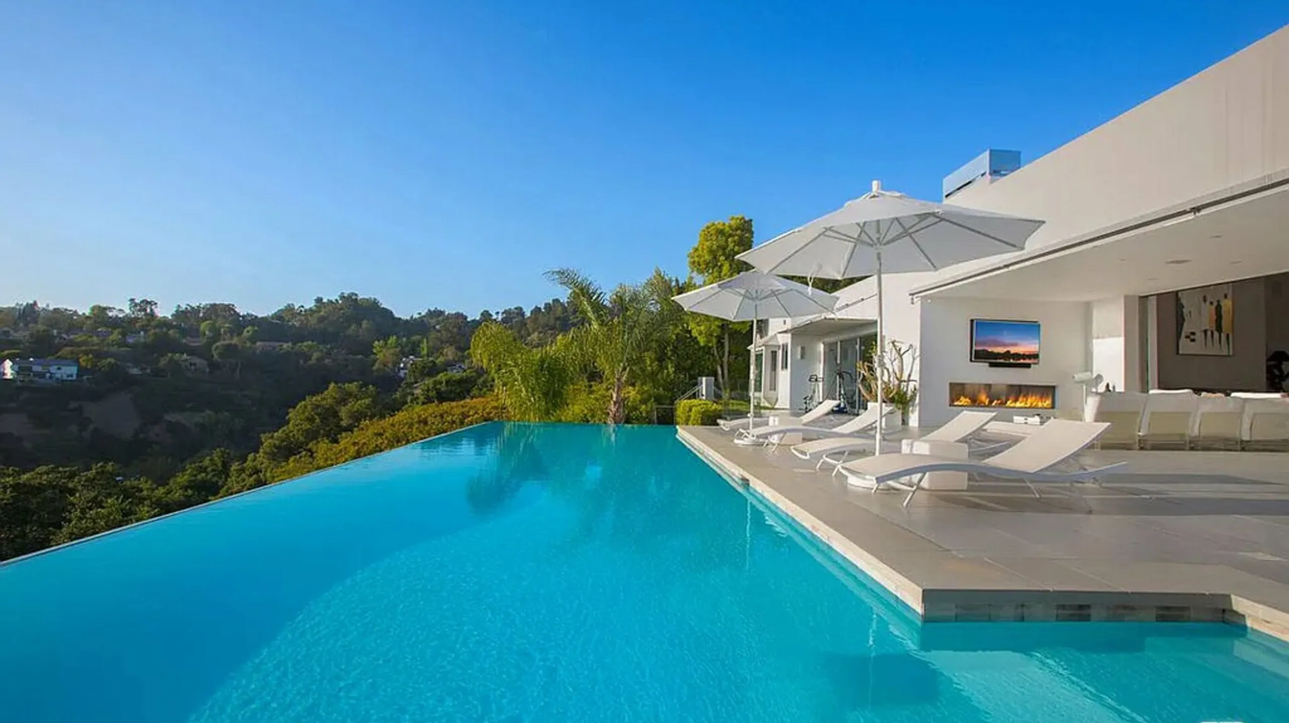 Private Beverly Hills Modern Sanctuary with Unmatched Design and Views — photograph 5