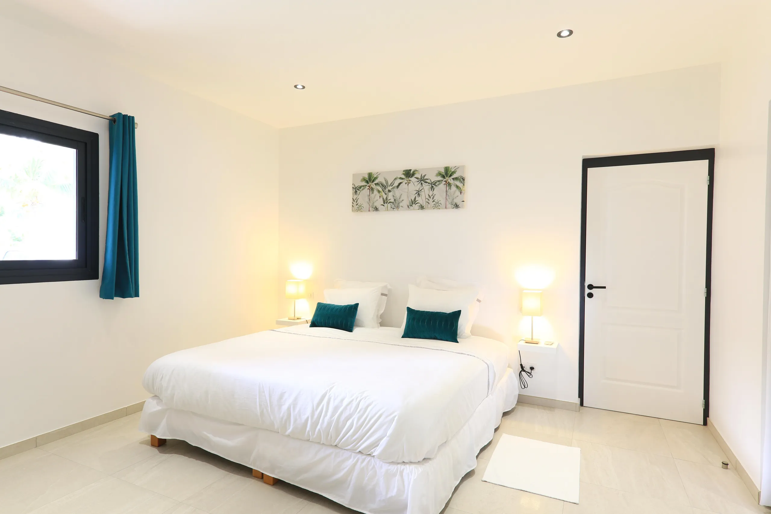 Modern Flamands Beach Villa with Infinity Pool and Walk to Beach — photograph 9