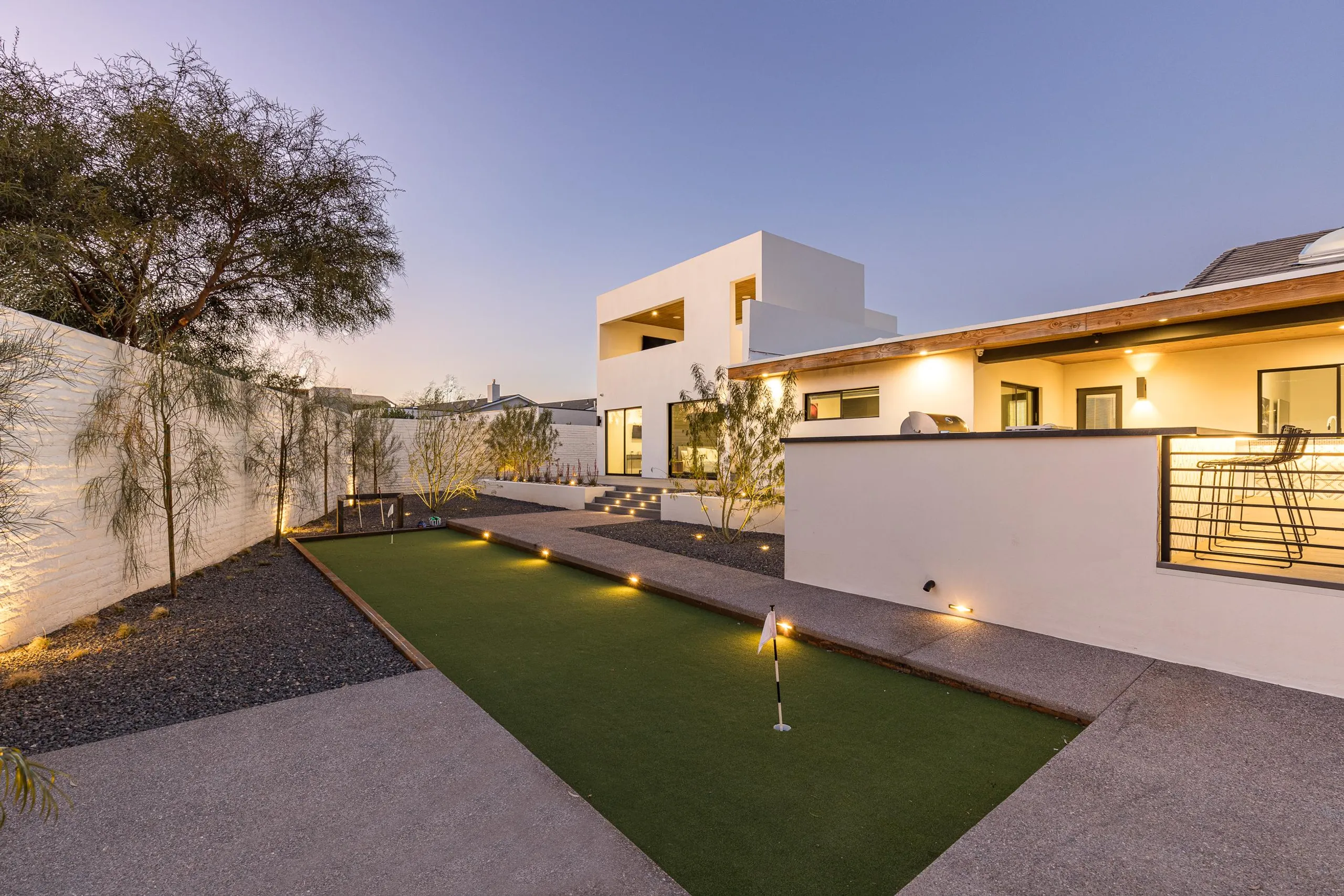 Unparalleled 8,500 Sq. Ft. Phoenix Villa with Private Heated Pool, Spa, Sauna, and Mountain Views — photograph 10