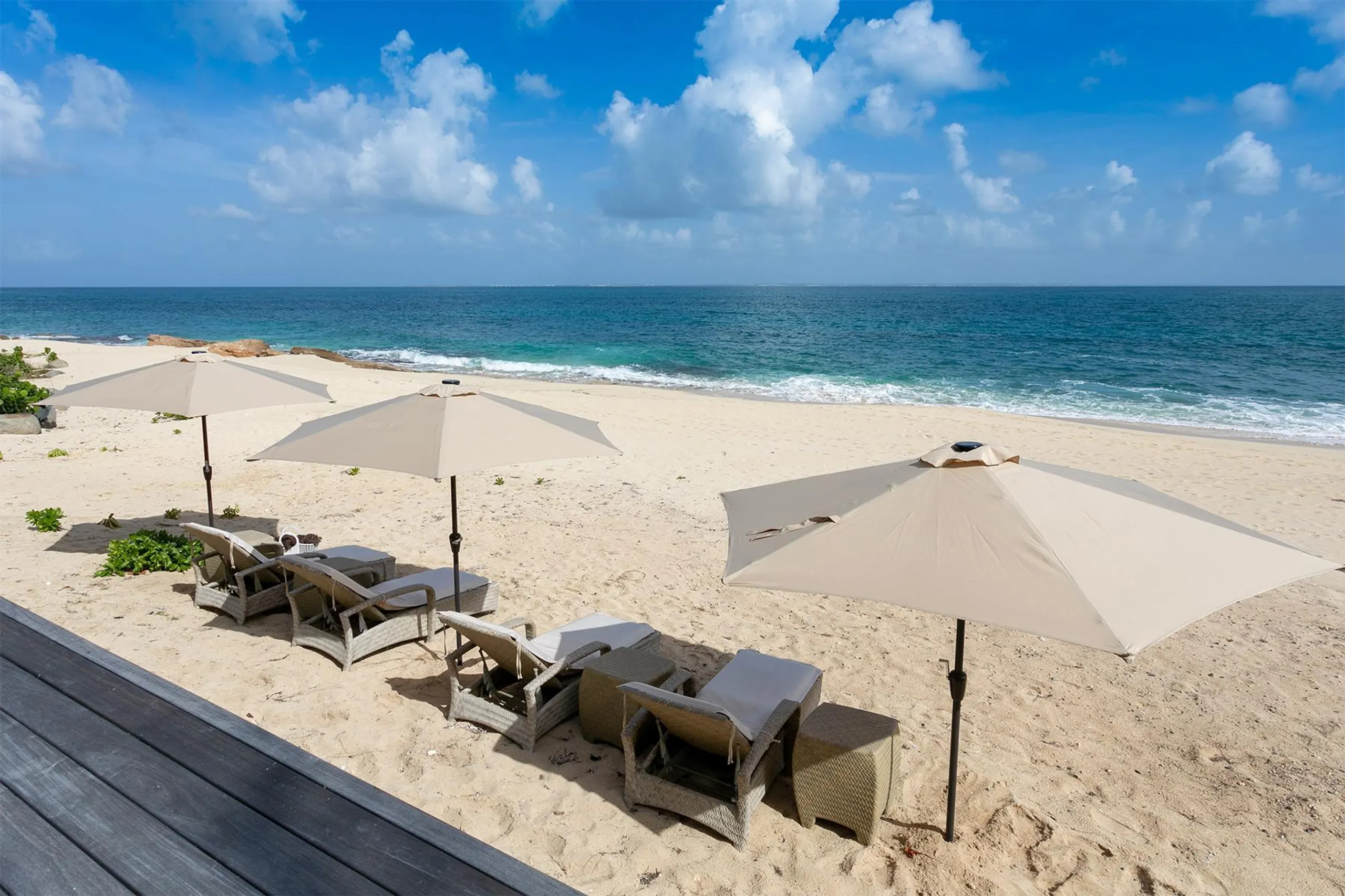 Elegant Luxury Cliffside Villa with Private Pool and Breathtaking Ocean Views — photograph 12