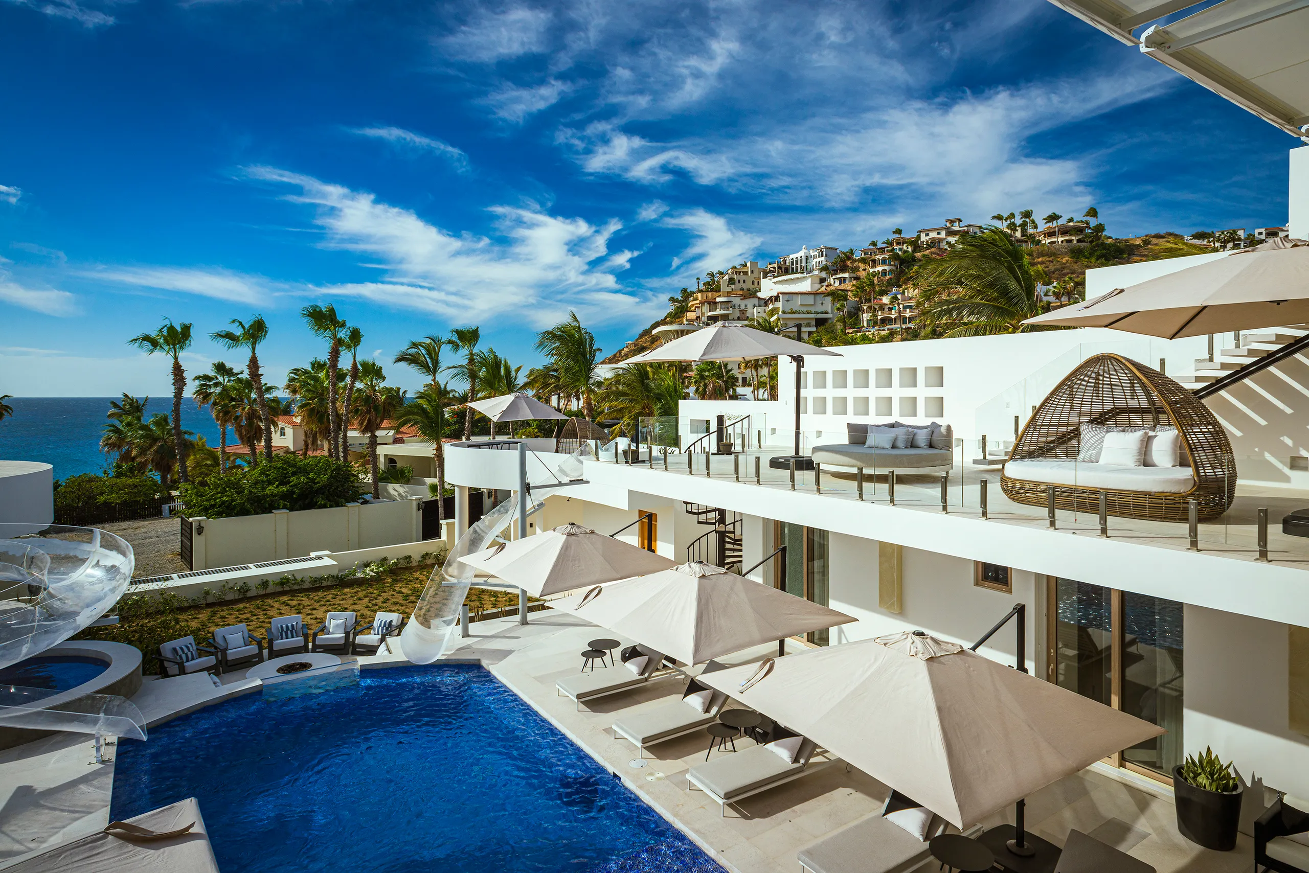 Modern Contemporary UltraLuxe Villa with Pool and Ocean Views — photograph 11