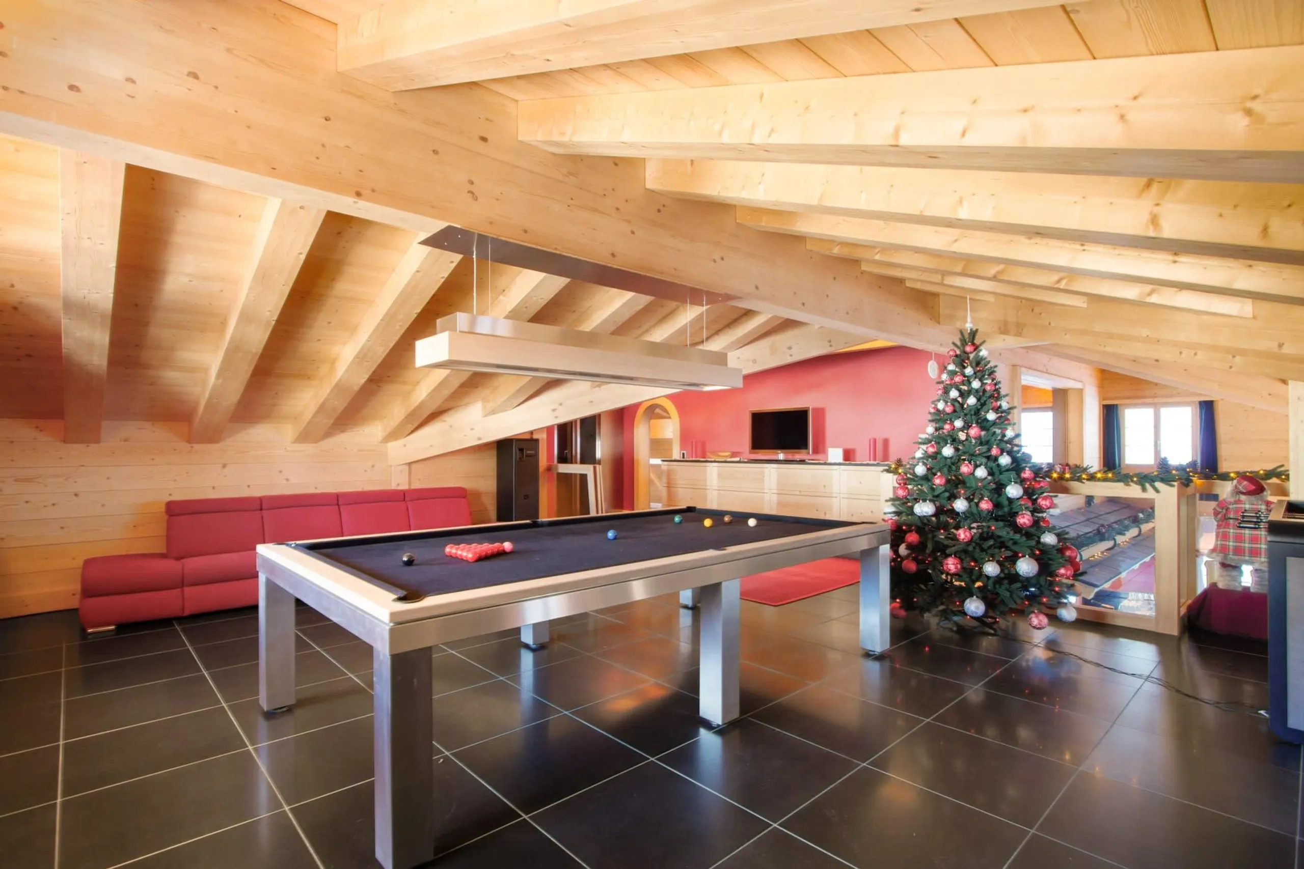 Beautiful Modern Chalet with Stunning Views — photograph 11