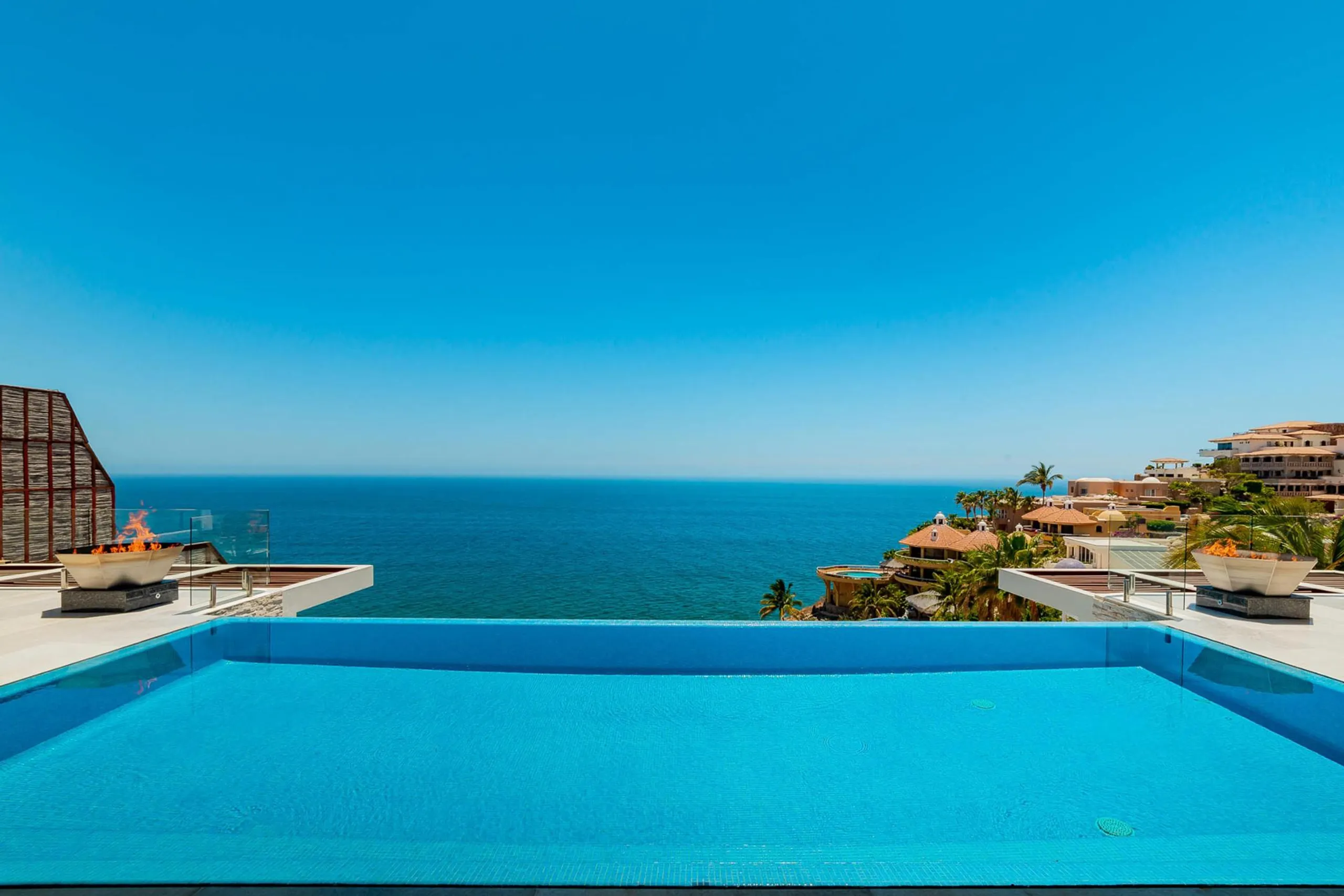 Contemporary Hillside Pedregal Estate with Infinity Pool and Ocean Views — photograph 6