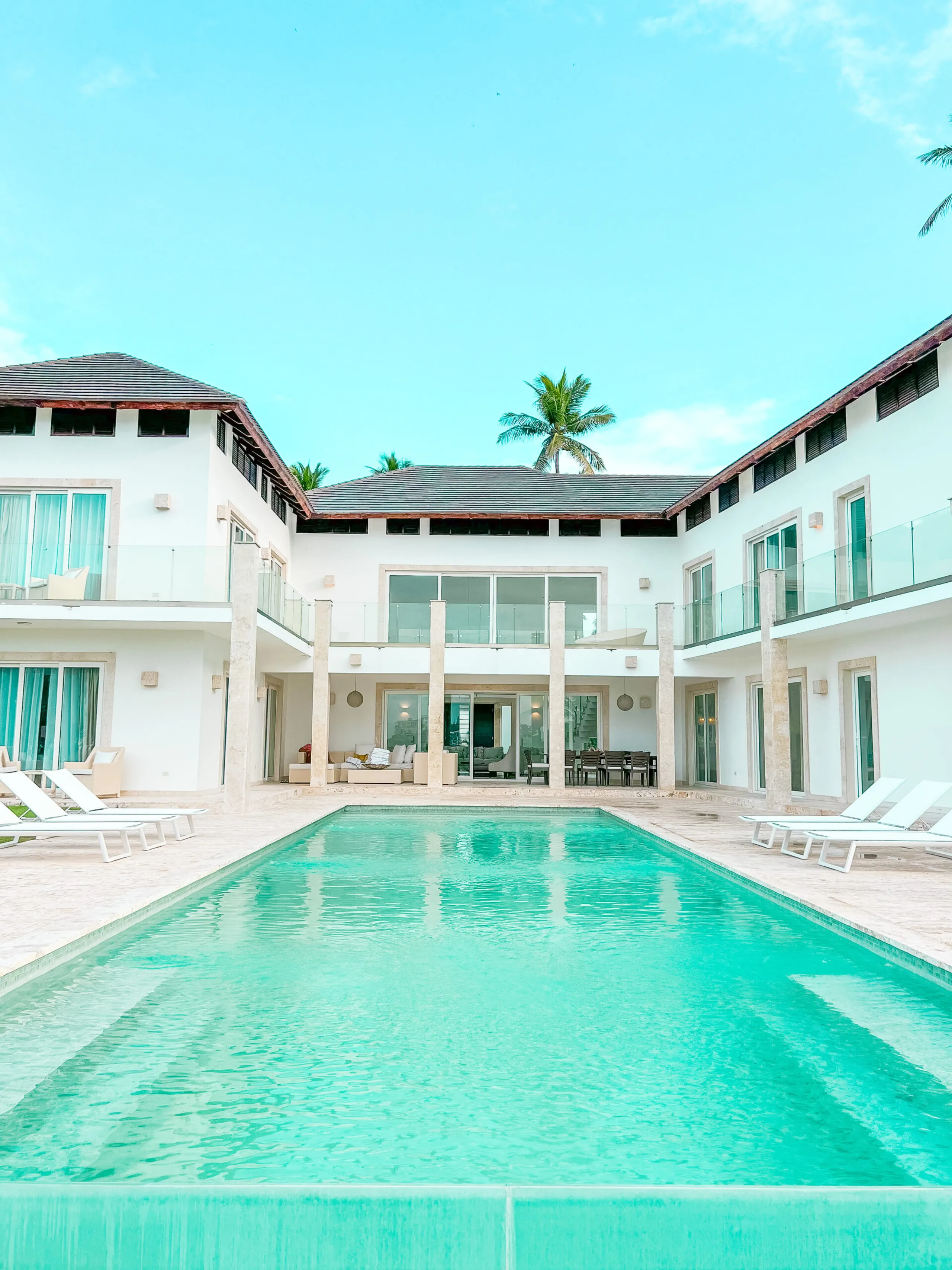 Elegant Retreat in Puerto Plata with Infinity Pool, Garden and Private Heliport, Puerto Plata