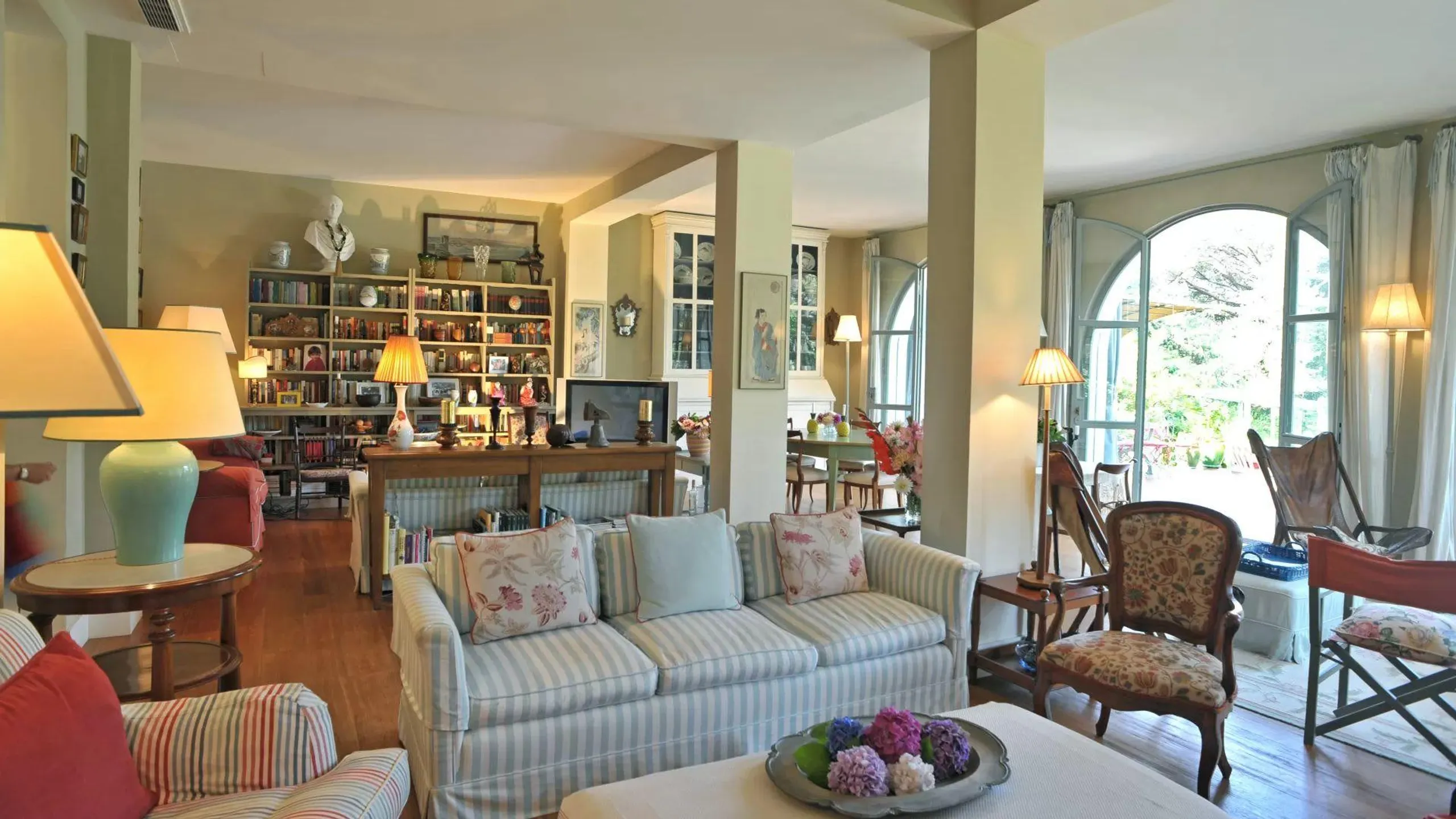 Traditional Tuscan Villa with Panoramic Views — photograph 6