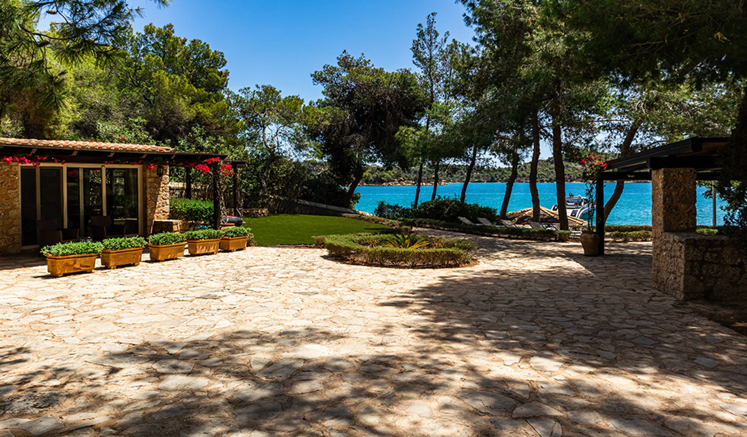 High-class Mediterranean Villa with Pool and Panoramic Sea Views — photograph 7