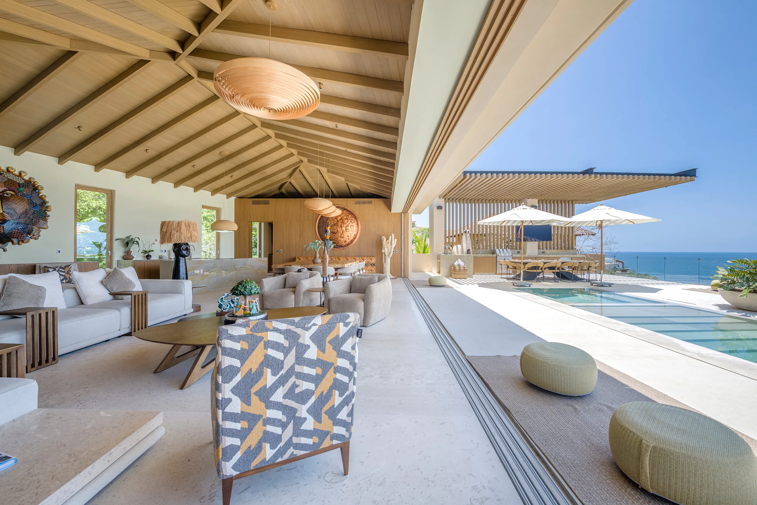 Prestigious Oceanfront Villa with Heated Pool and Jacuzzi — photograph 9
