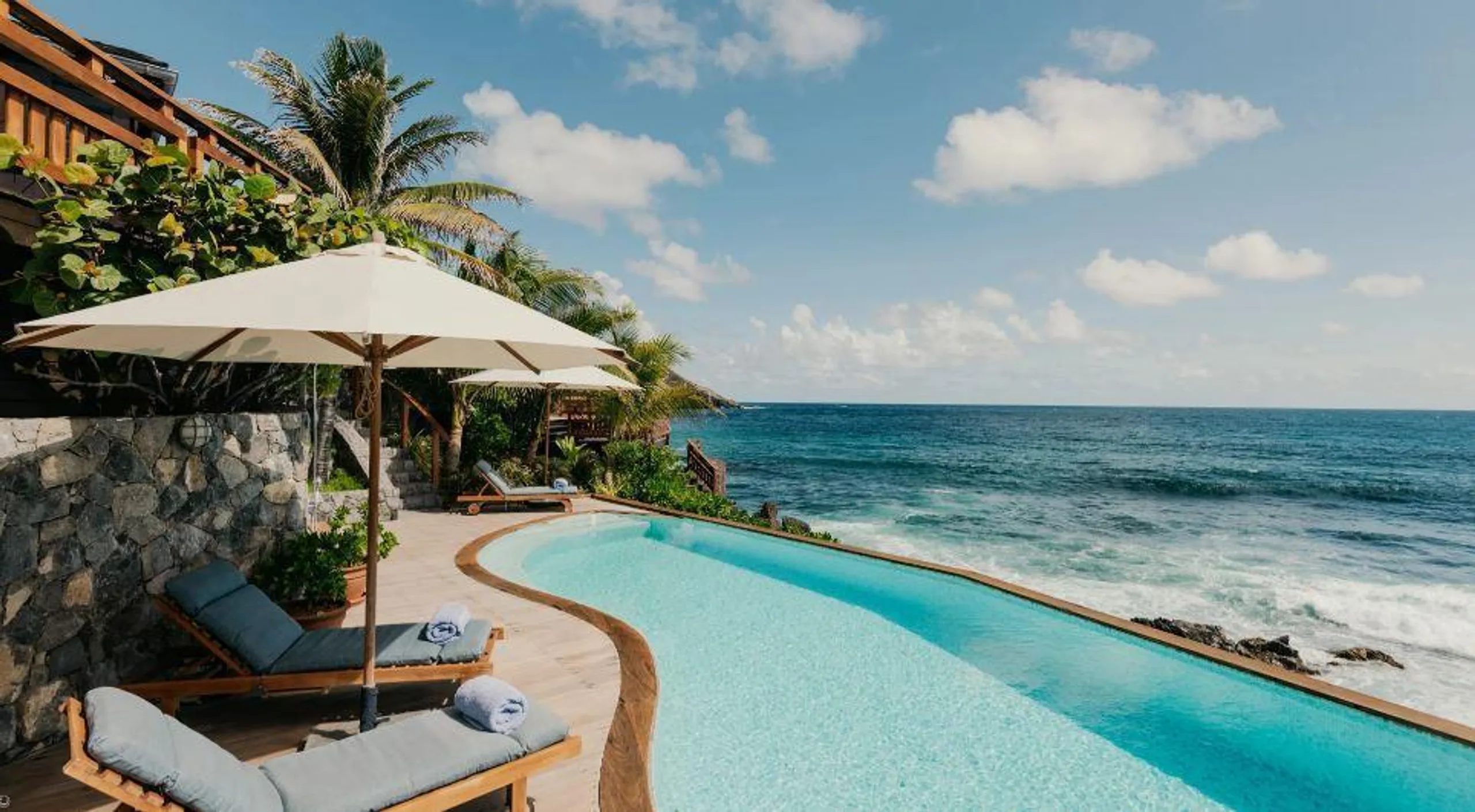 Serene Private Ocean View Villa with Heated Pool and Jacuzzi — photograph 2