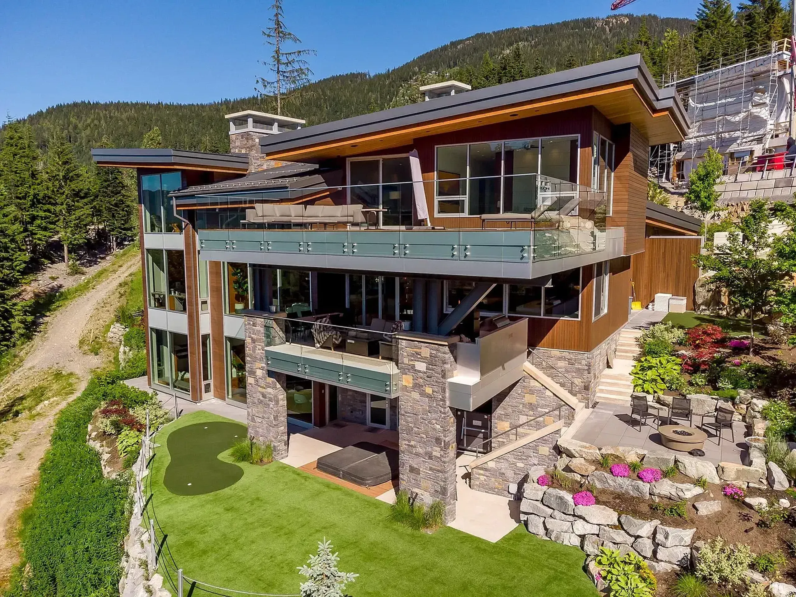6-Bedroom Alpine Retreat with Panoramic Views, Chef's Kitchen, and Spa Haven VILLAWAY® — photograph 4