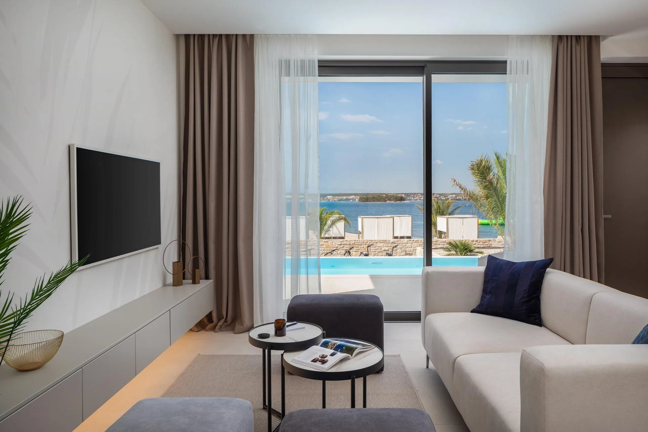 Fantastic Modern Villa with Private Pool and Sea Views — photograph 3