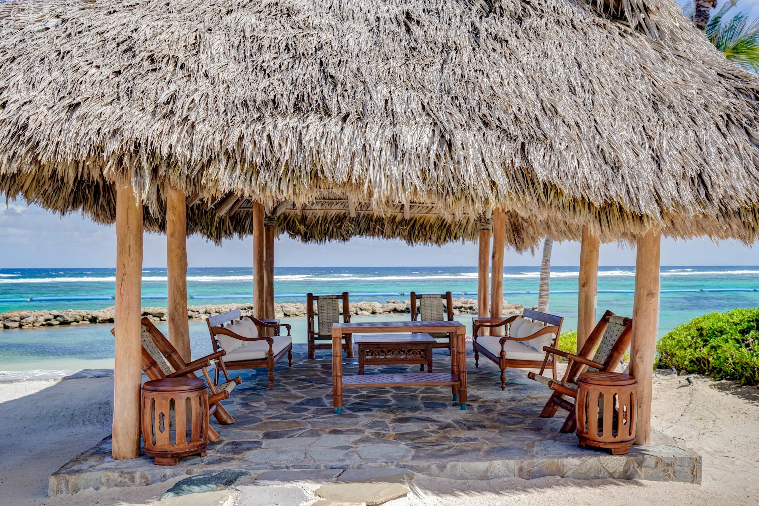Splendid Waterfront Villa with Private Infinity Pool, and Stunning Sea Views — photograph 10