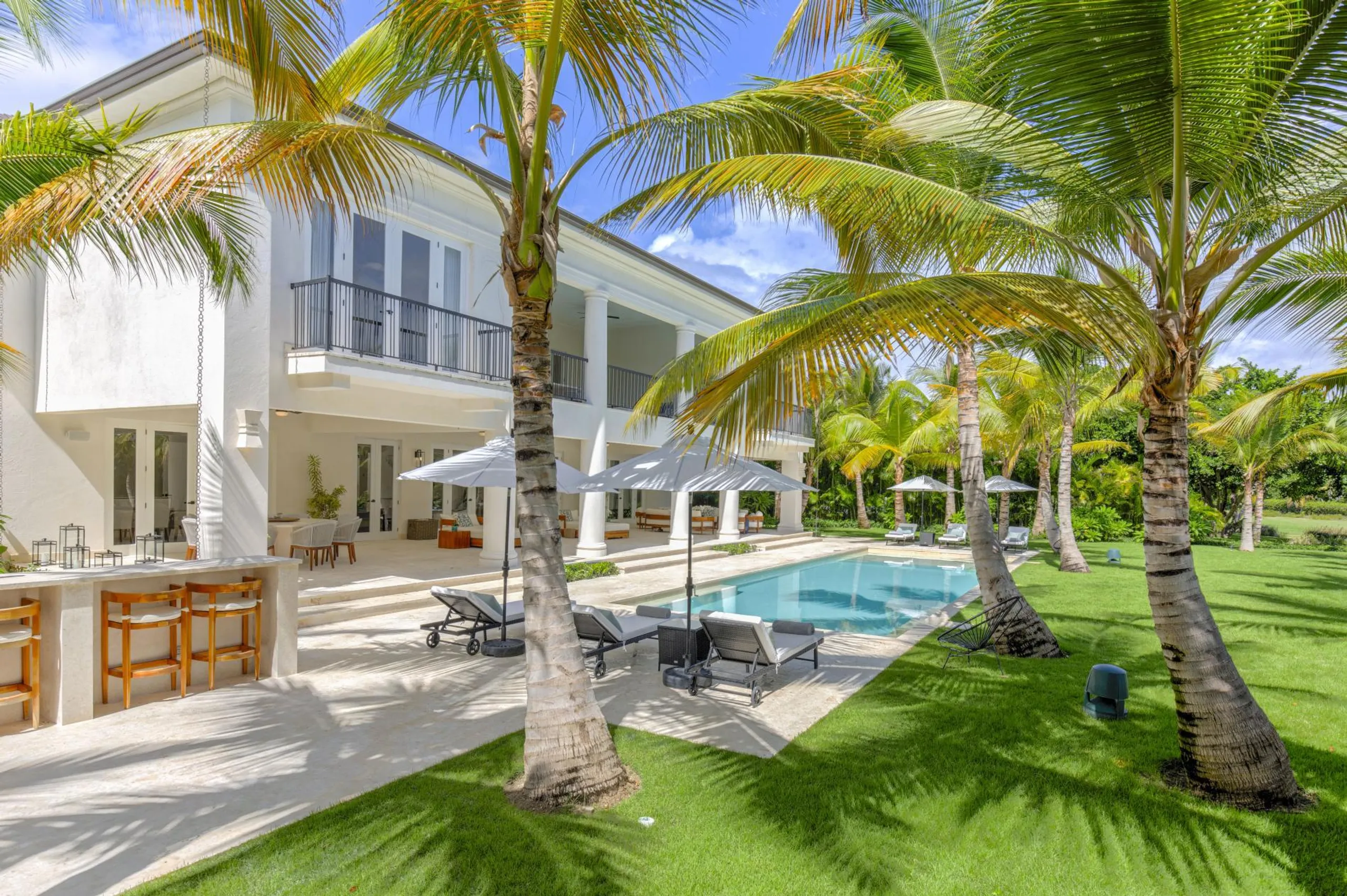 Exquisitely Furnished Villa with Private Pool, Green Meadows and Golf Courses — photograph 4