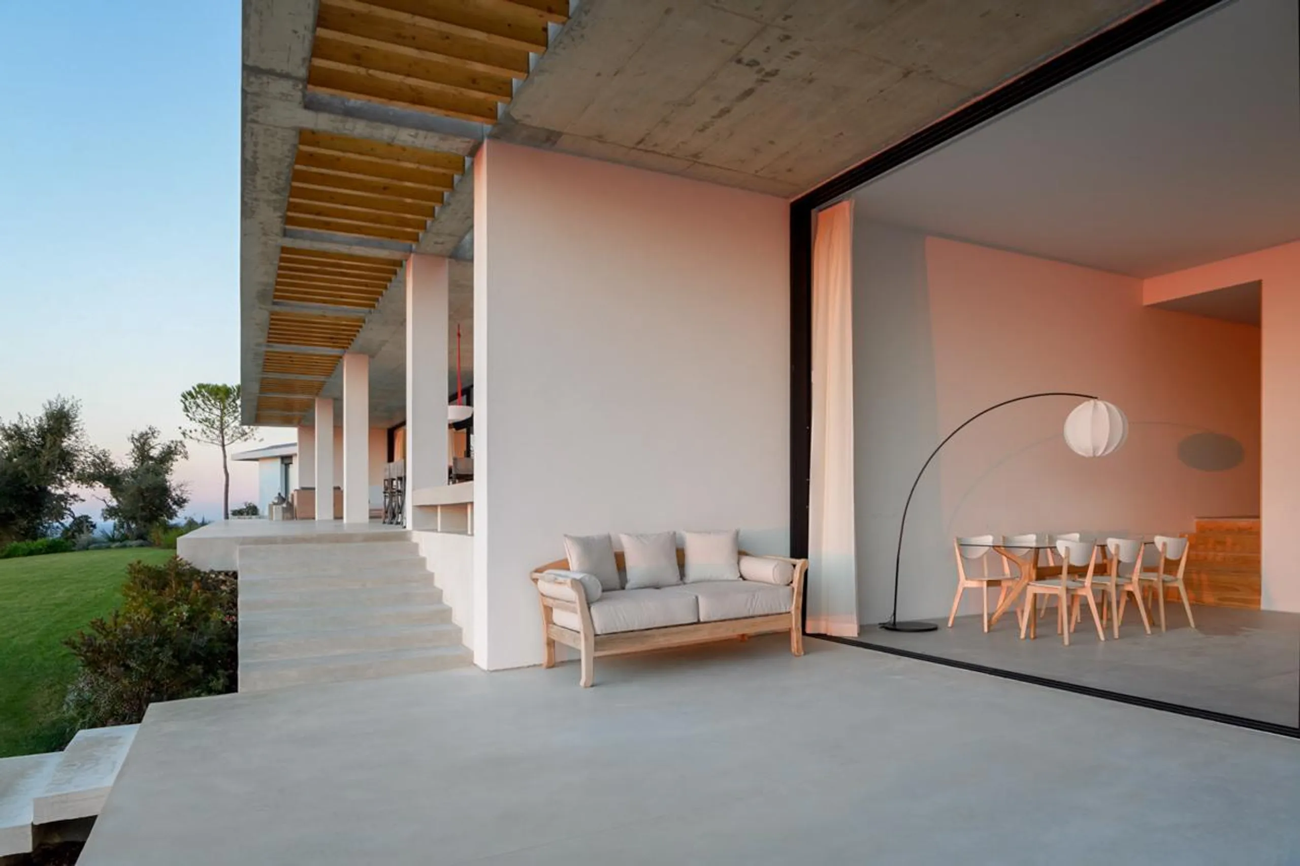 Sensational Minimalist Villa with Infinity Pool and Atlantic Coastline Views — photograph 6