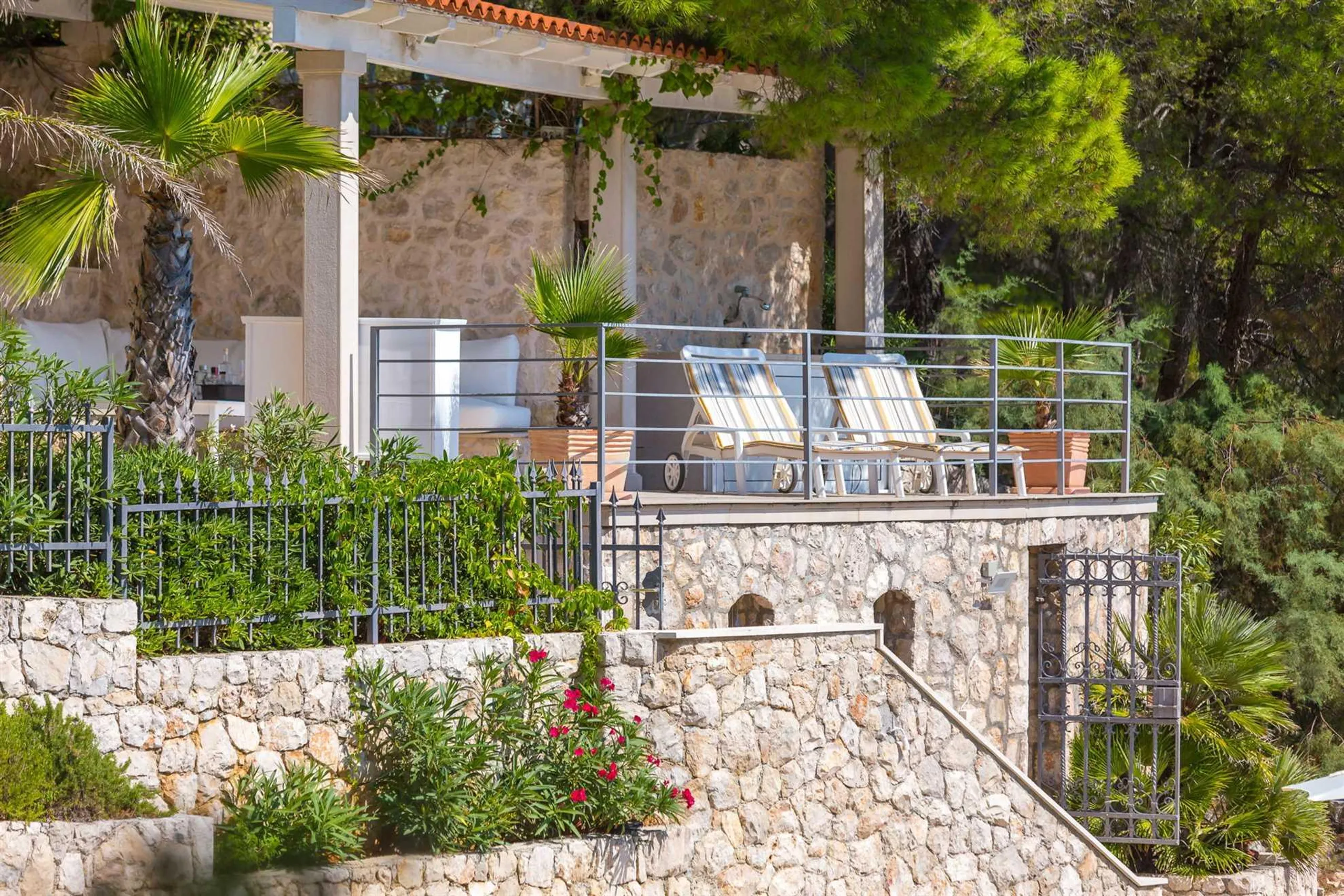 Seaside Villa with Private Pool and Boat Berth in Idyllic Uljeni Bok Bay — photograph 8