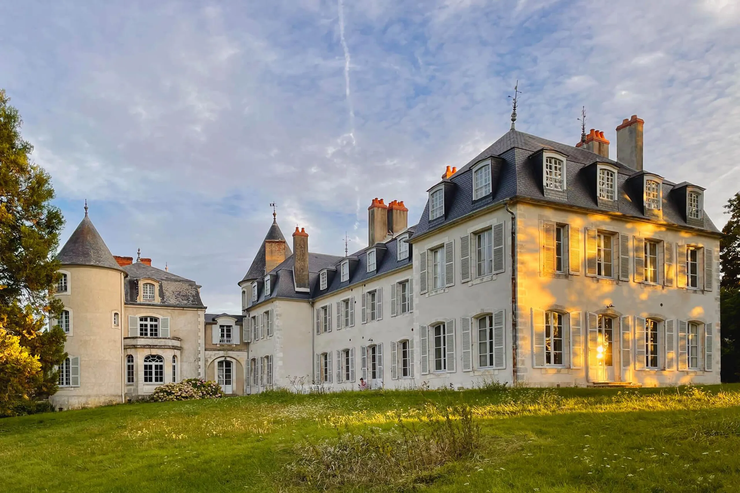 Historic Saint Marie Luxury Chateau with Heated Pool and Sprawling Vineyards, Thauvenay