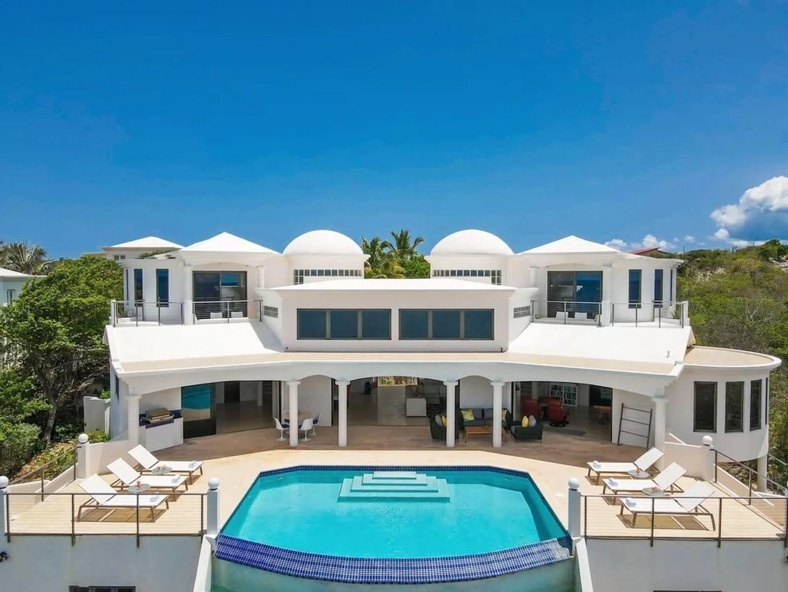 Majestic Anguilla Oceanfront Villa with Infinity Pool & Panoramic Views — photograph 5