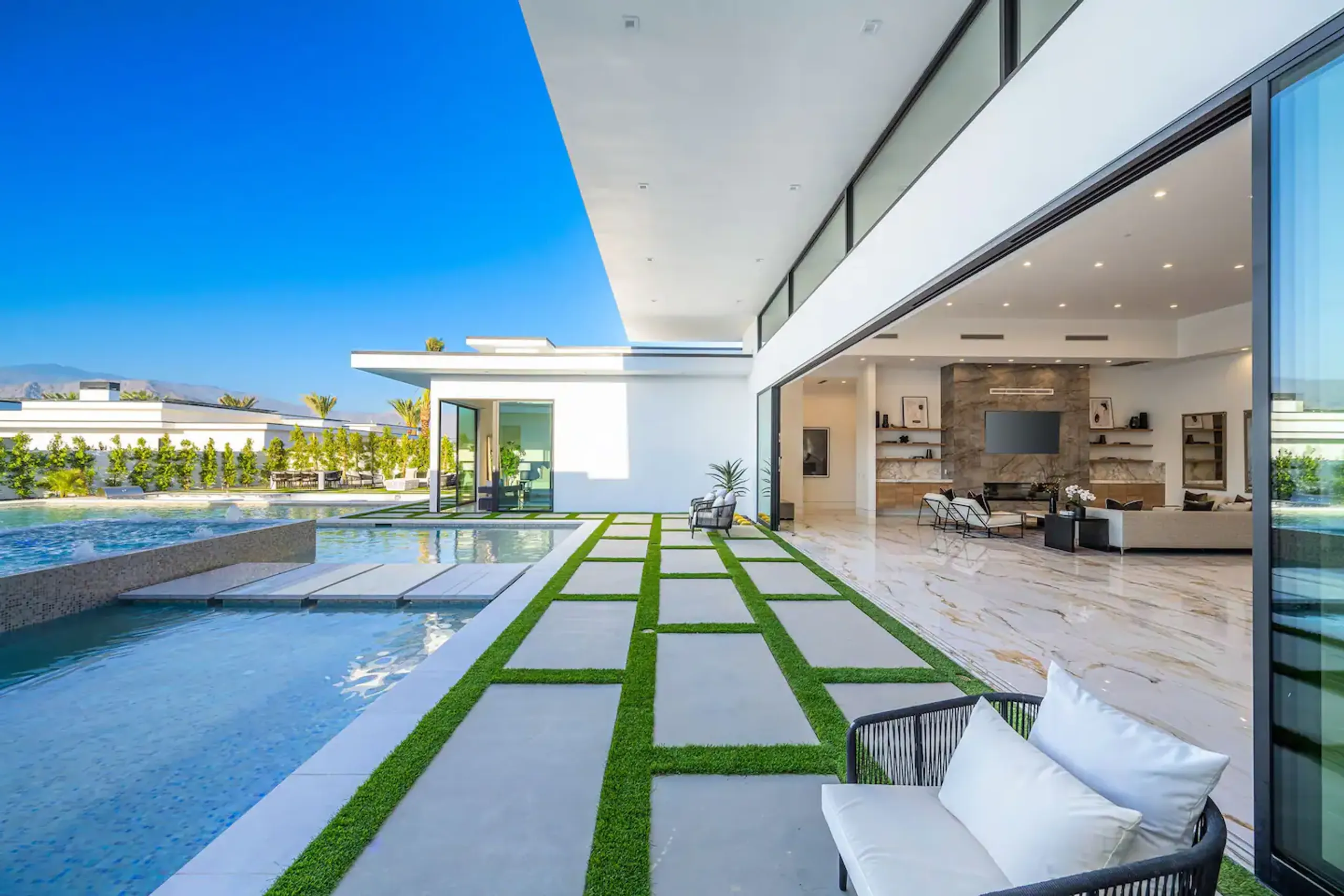 Sophisticated Resort-Style Villa Near Madison Club with Private Pool and High-End Finishes — photograph 9